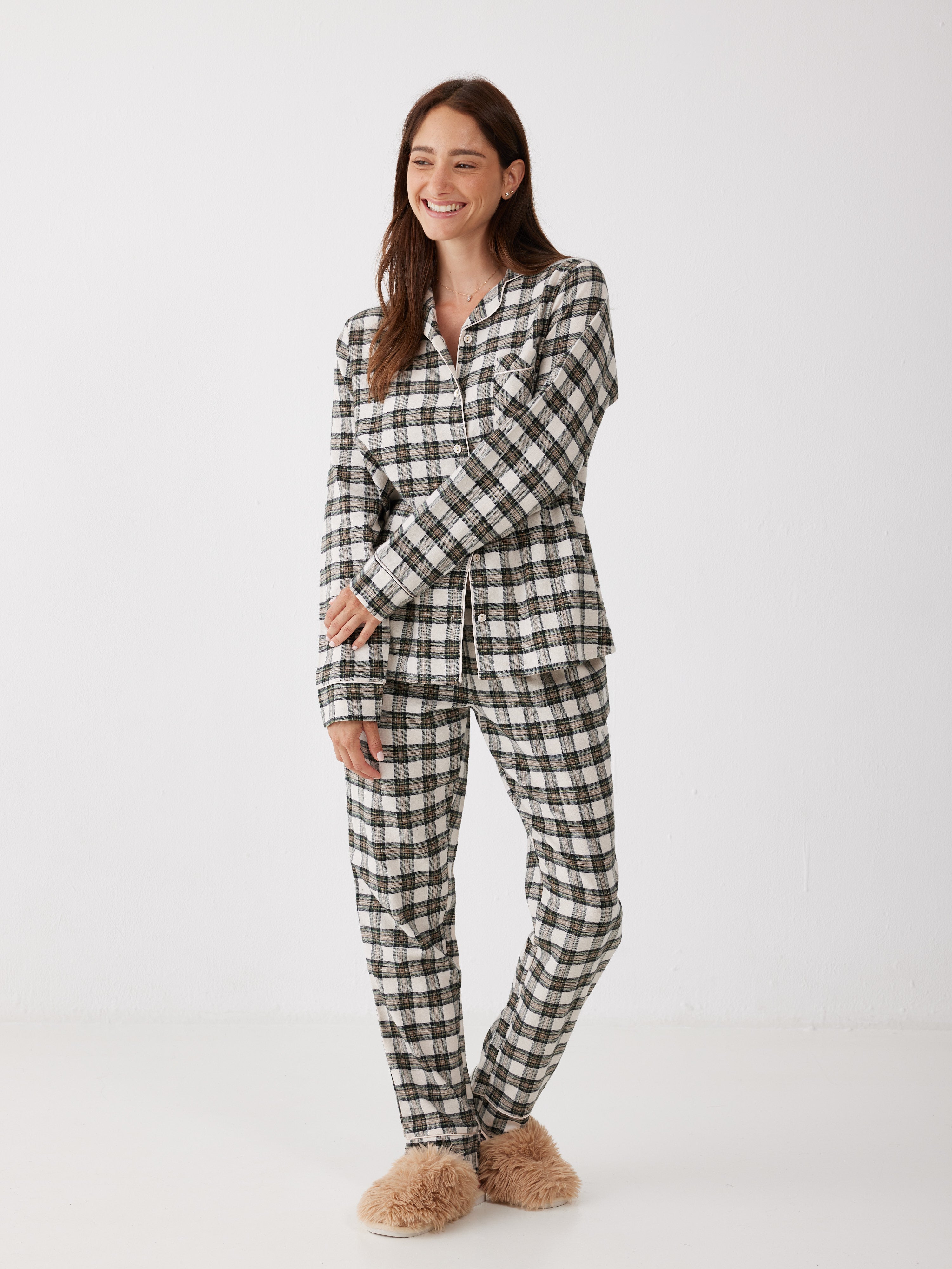 פיג'מת פלנל מכופתרת - בז