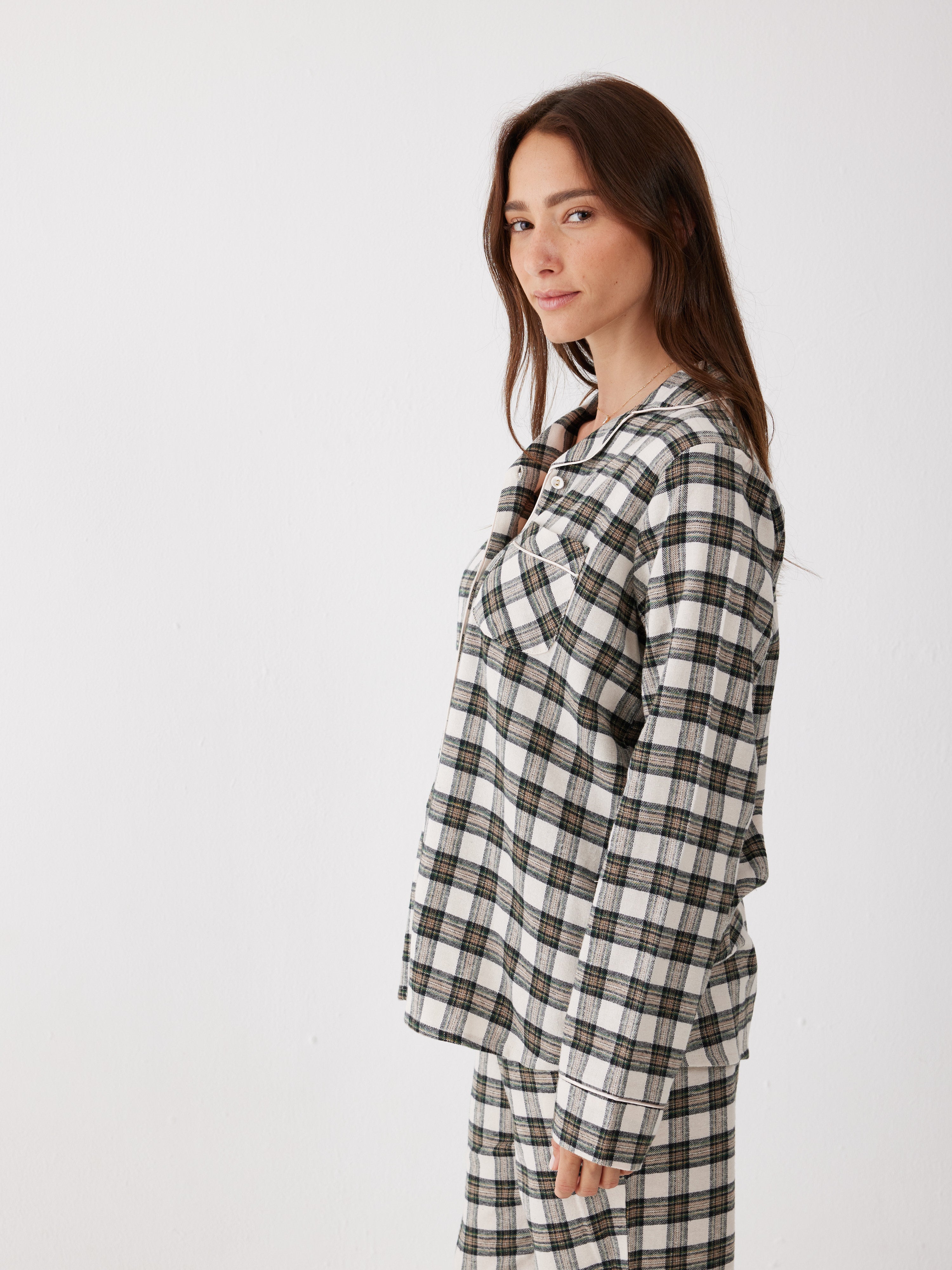 פיג'מת פלנל מכופתרת - בז