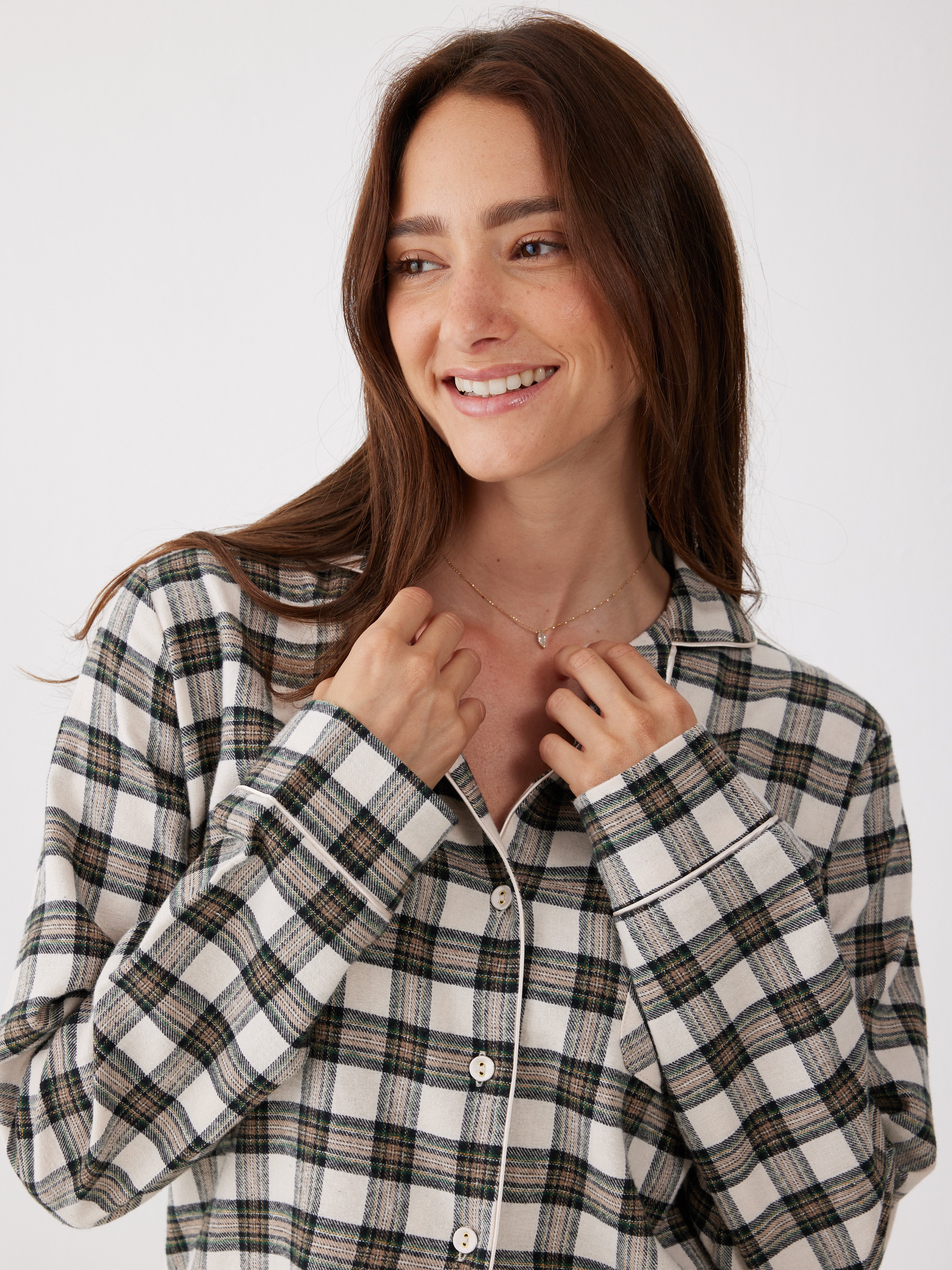 פיג'מת פלנל מכופתרת - בז