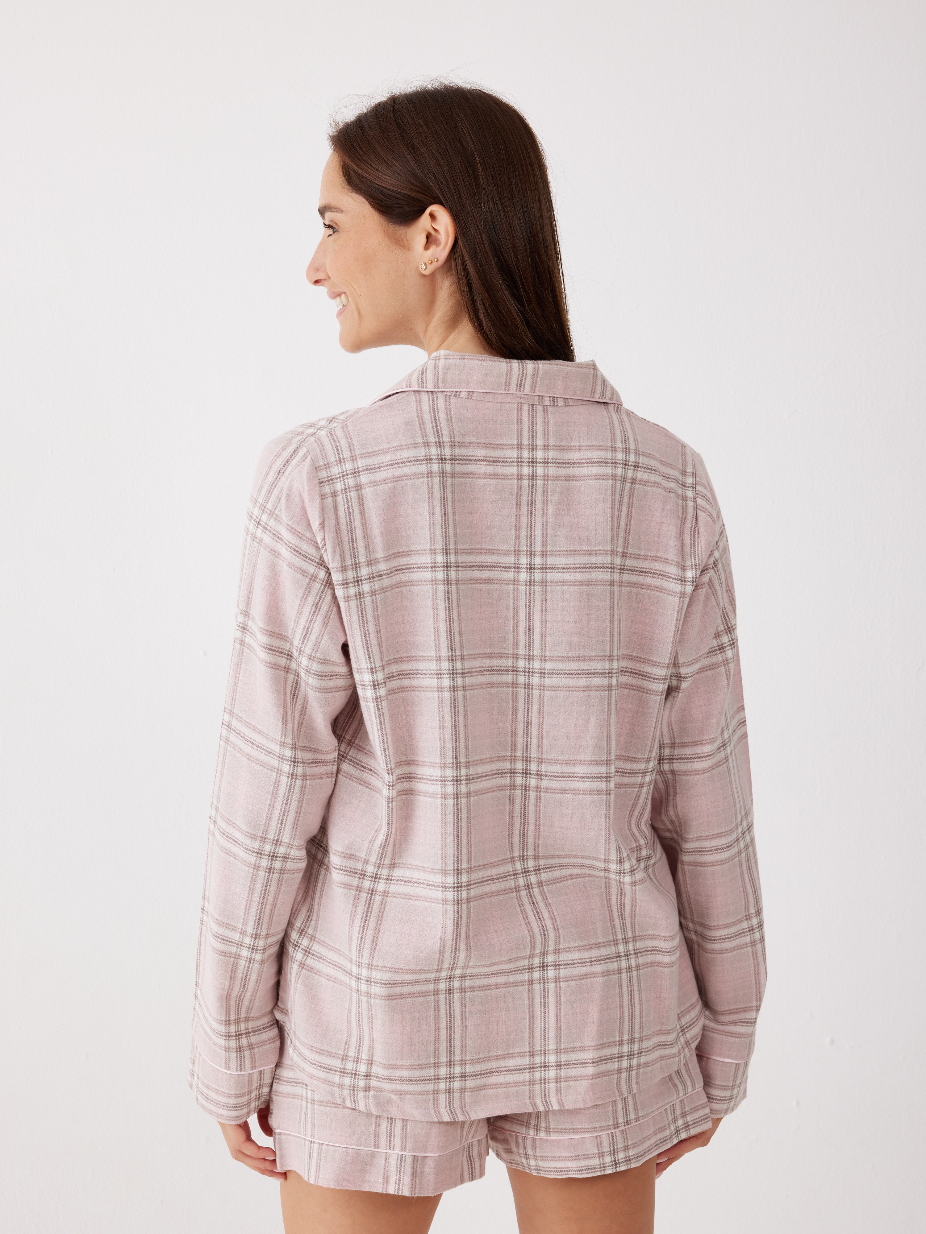 פיג'מת פלנל מכופתרת מכנס קצר - צבע חול