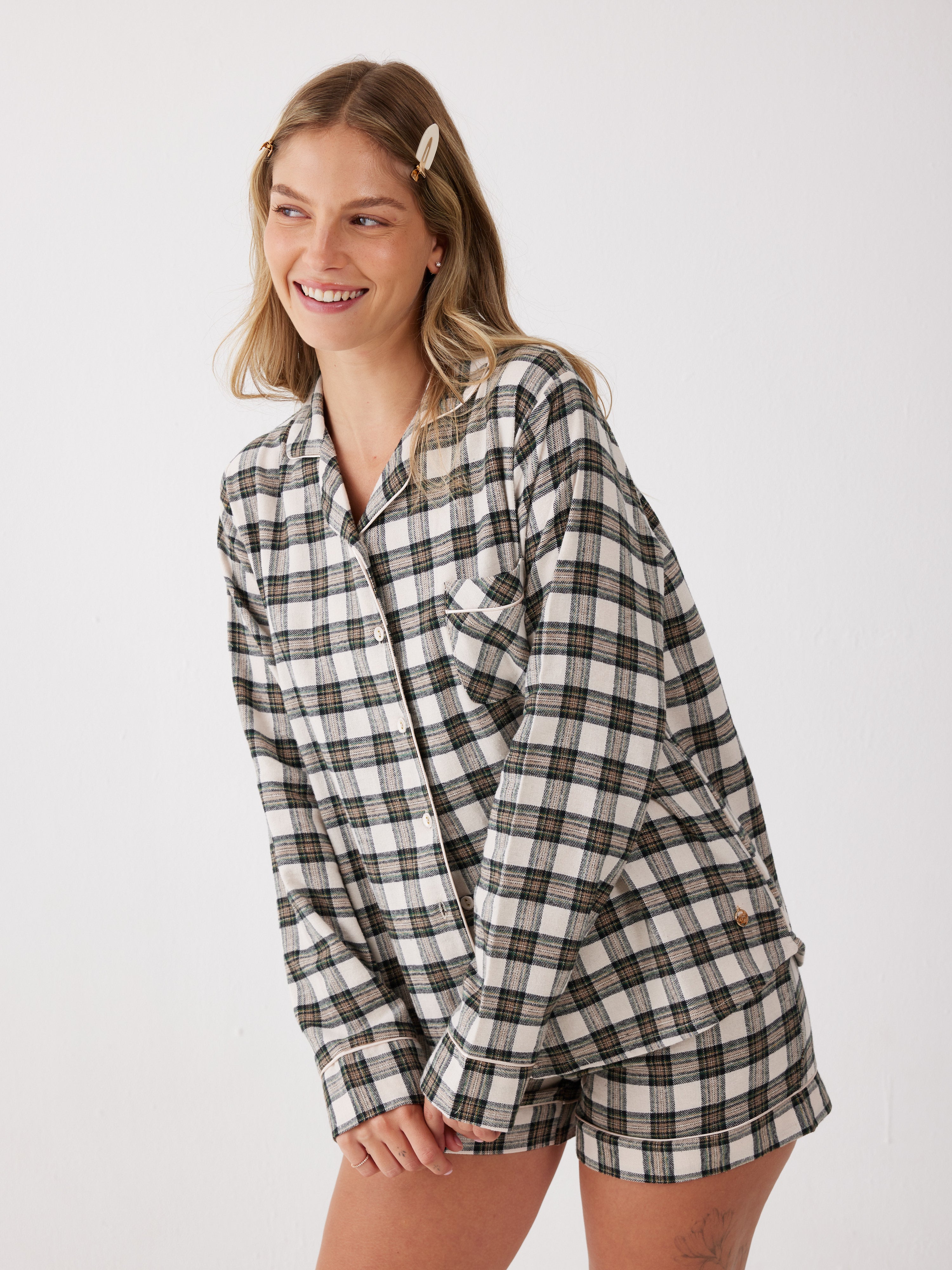 פיג'מת פלנל מכופתרת מכנס קצר - בז