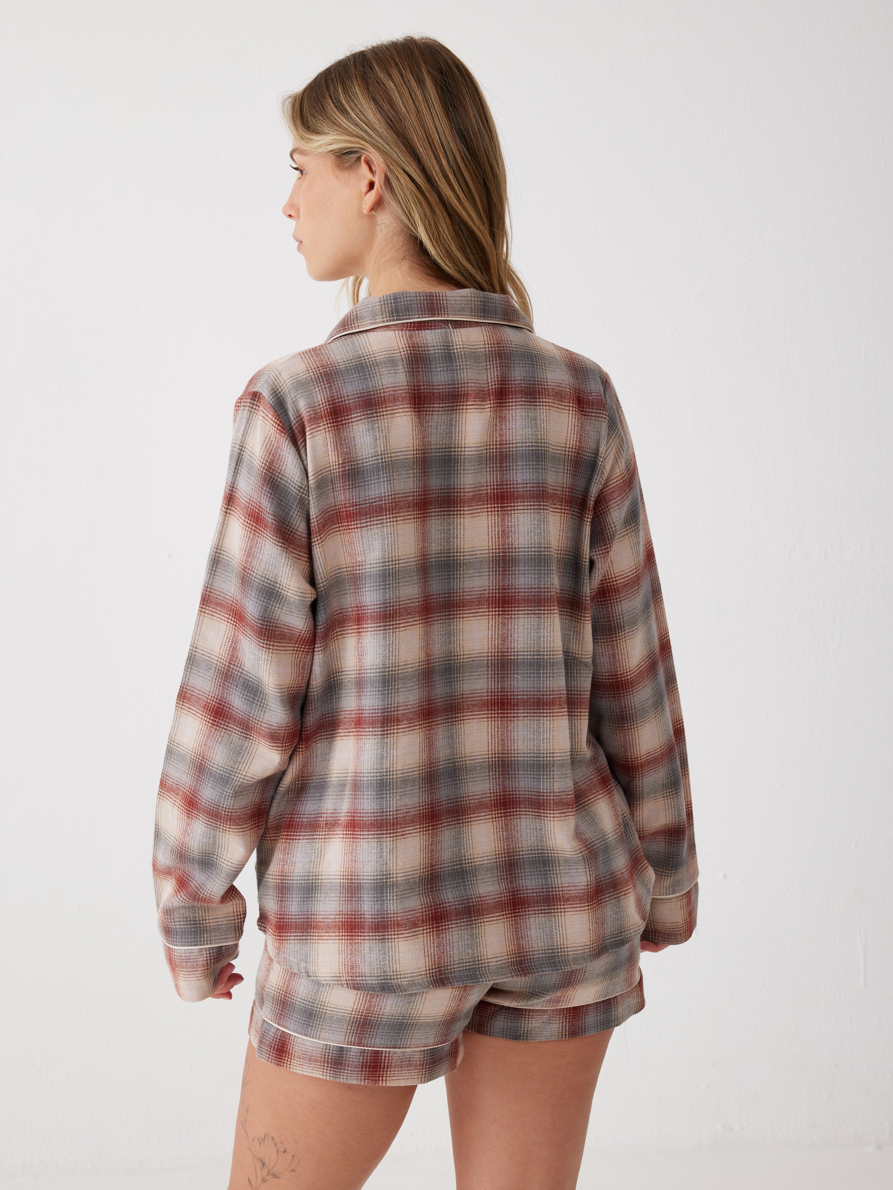 פיג'מה קצרה מכופתרת משבצות פלאנל - חול