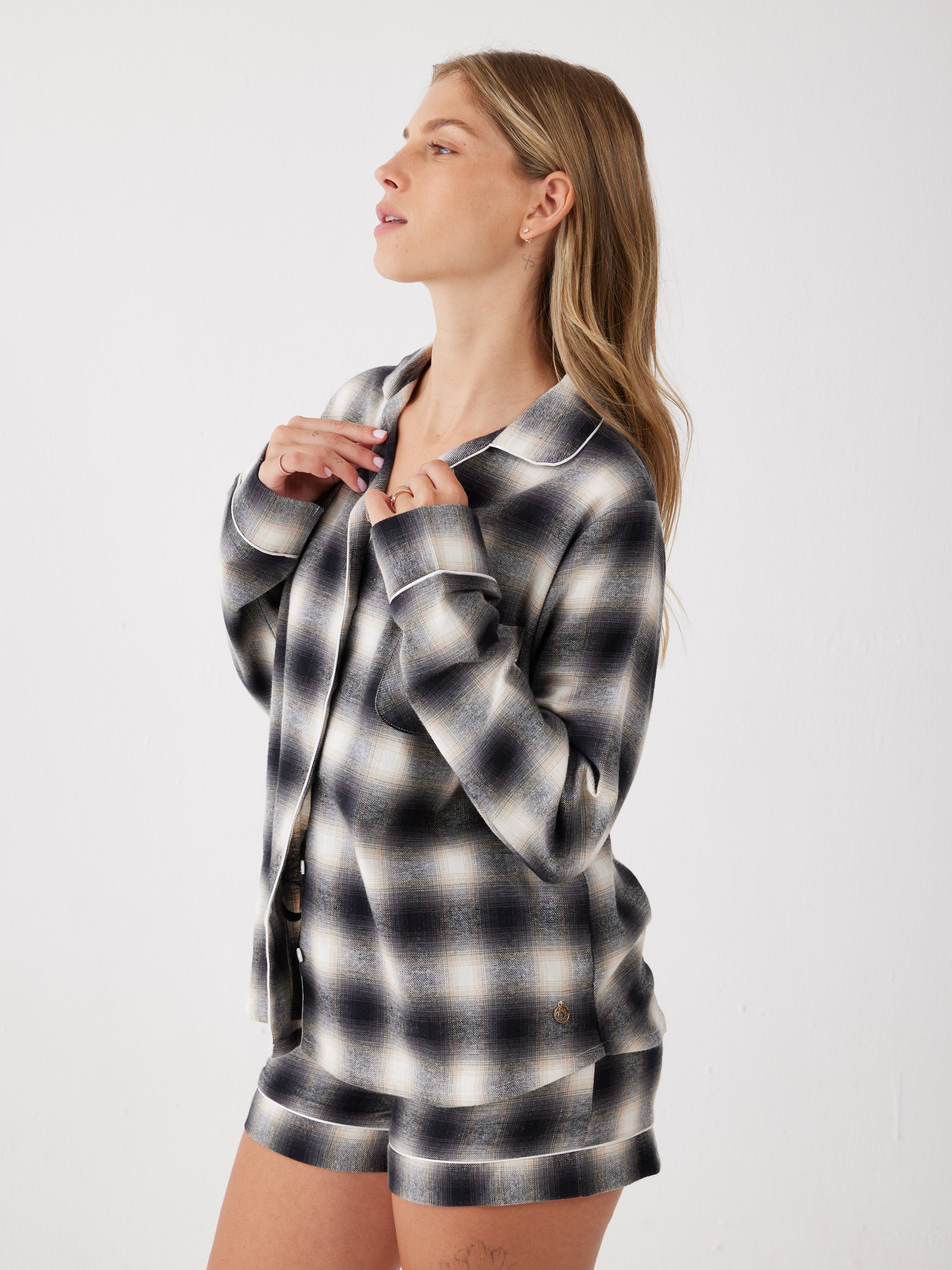 פיג'מה קצרה מכופתרת משבצות פלאנל - אפור כהה