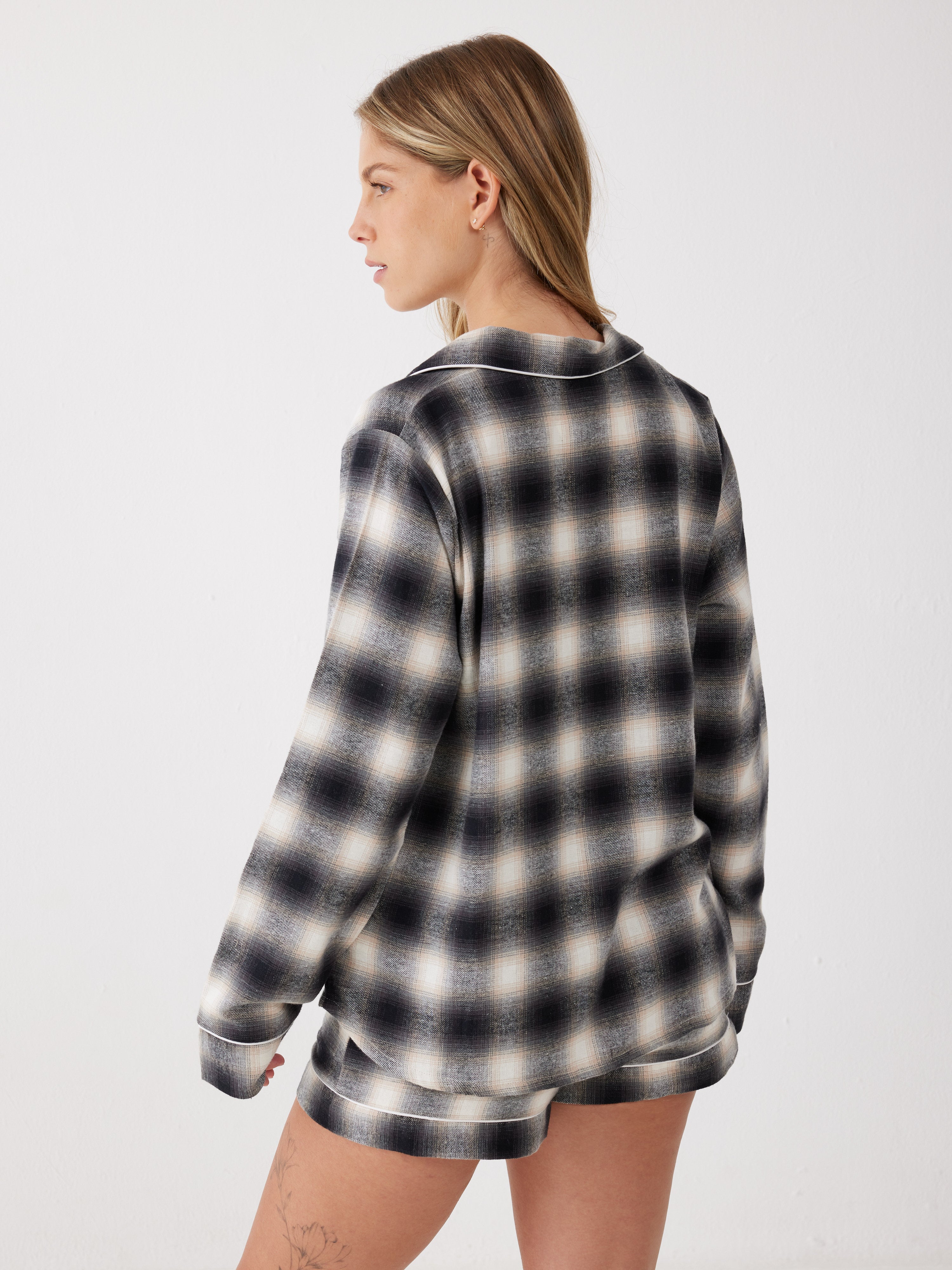 פיג'מה קצרה מכופתרת משבצות פלאנל - אפור כהה