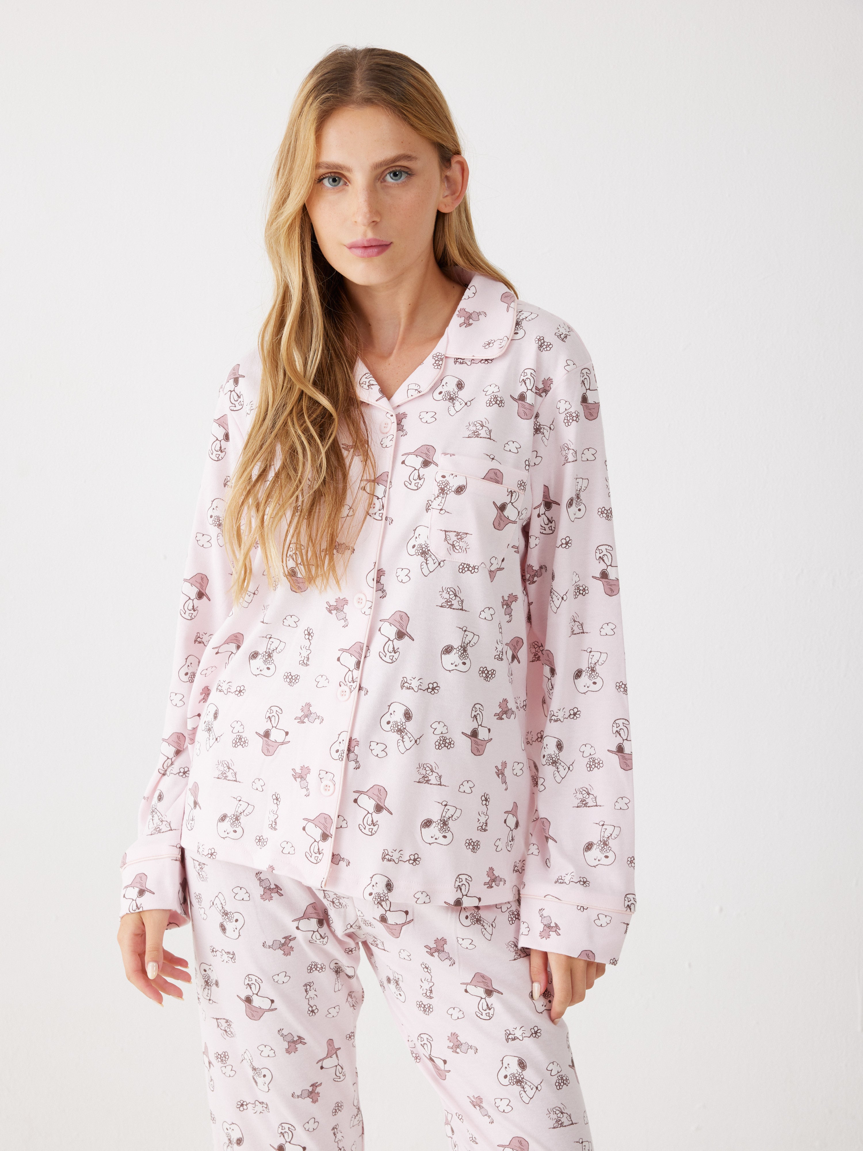 פיג'מה סנופי מכופתרת אינטרלוק - ורוד