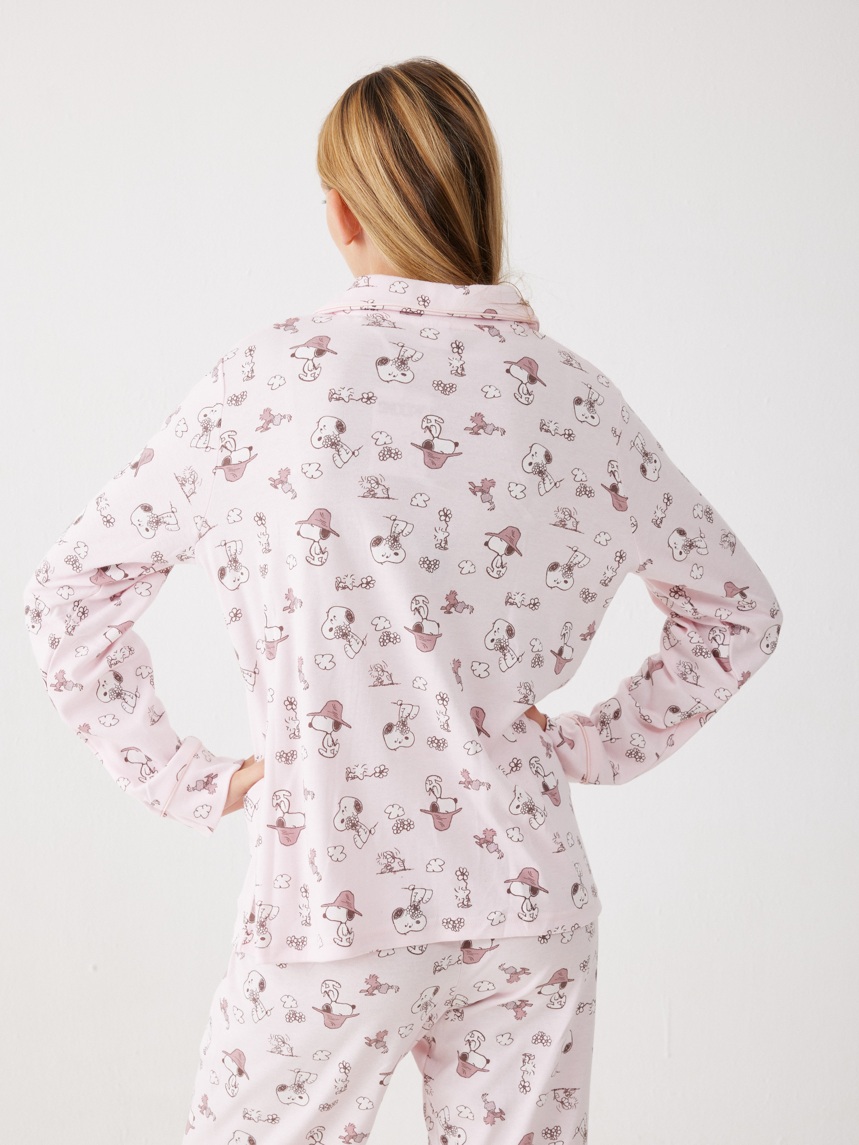 פיג'מה סנופי מכופתרת אינטרלוק - ורוד