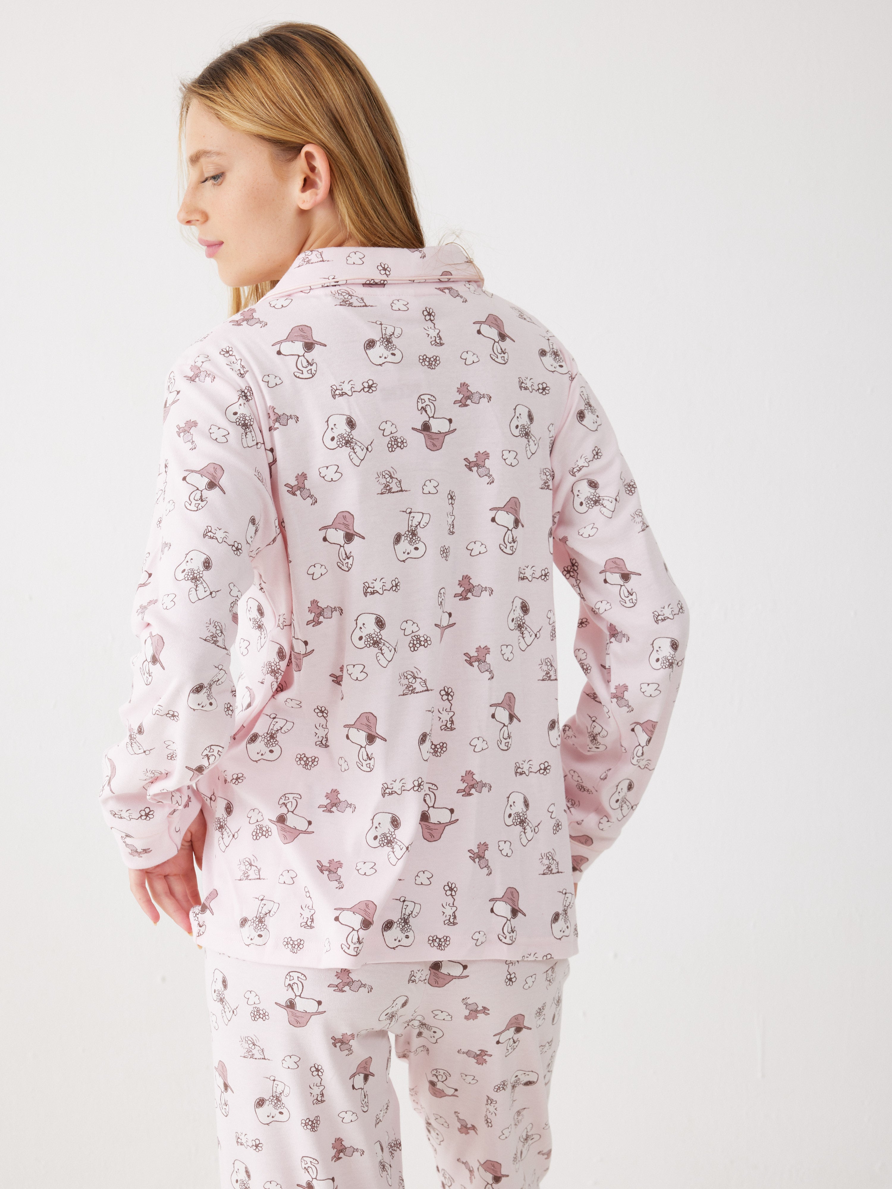 פיג'מה סנופי מכופתרת אינטרלוק - ורוד