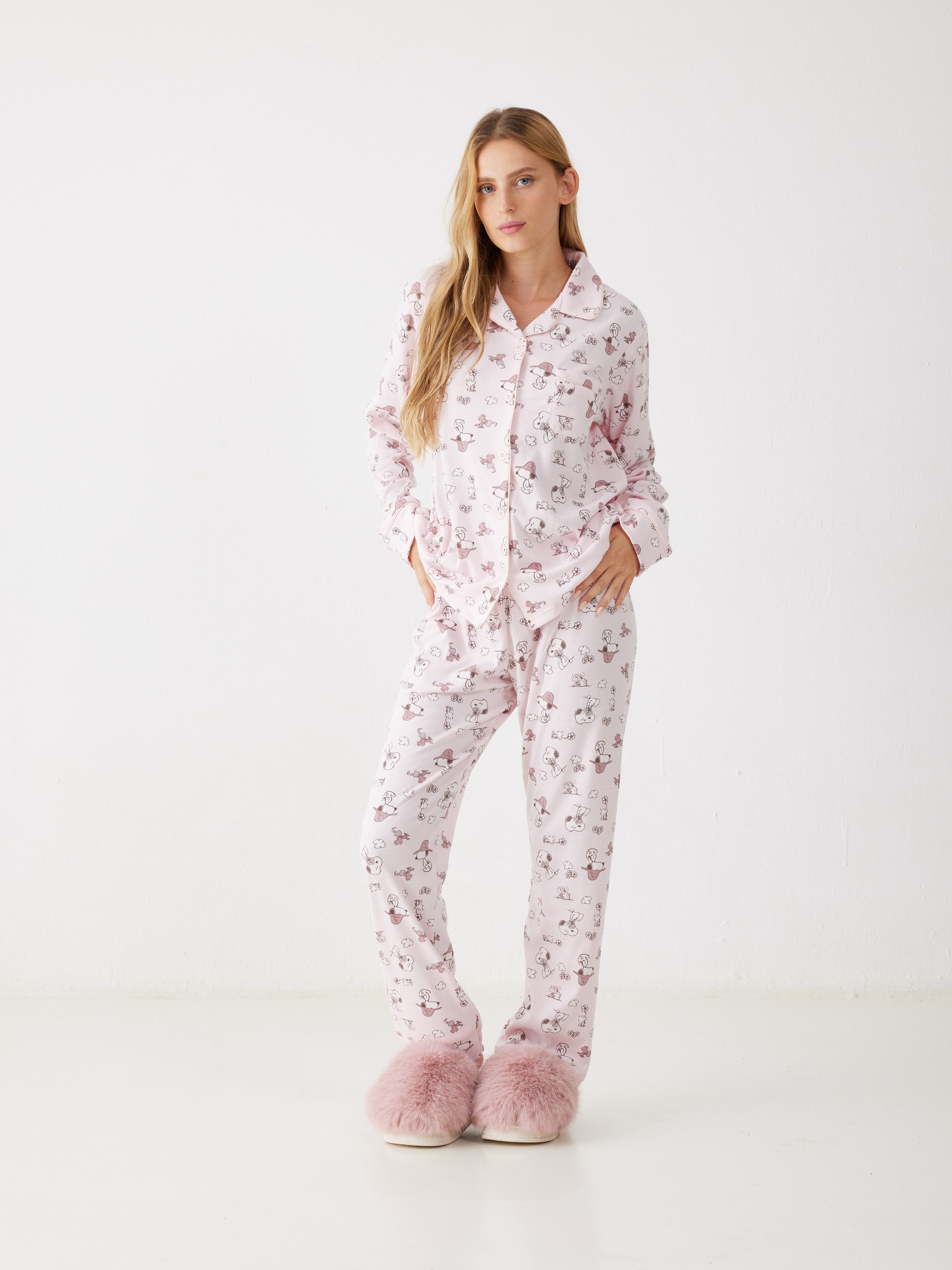 פיג'מה סנופי מכופתרת אינטרלוק - ורוד