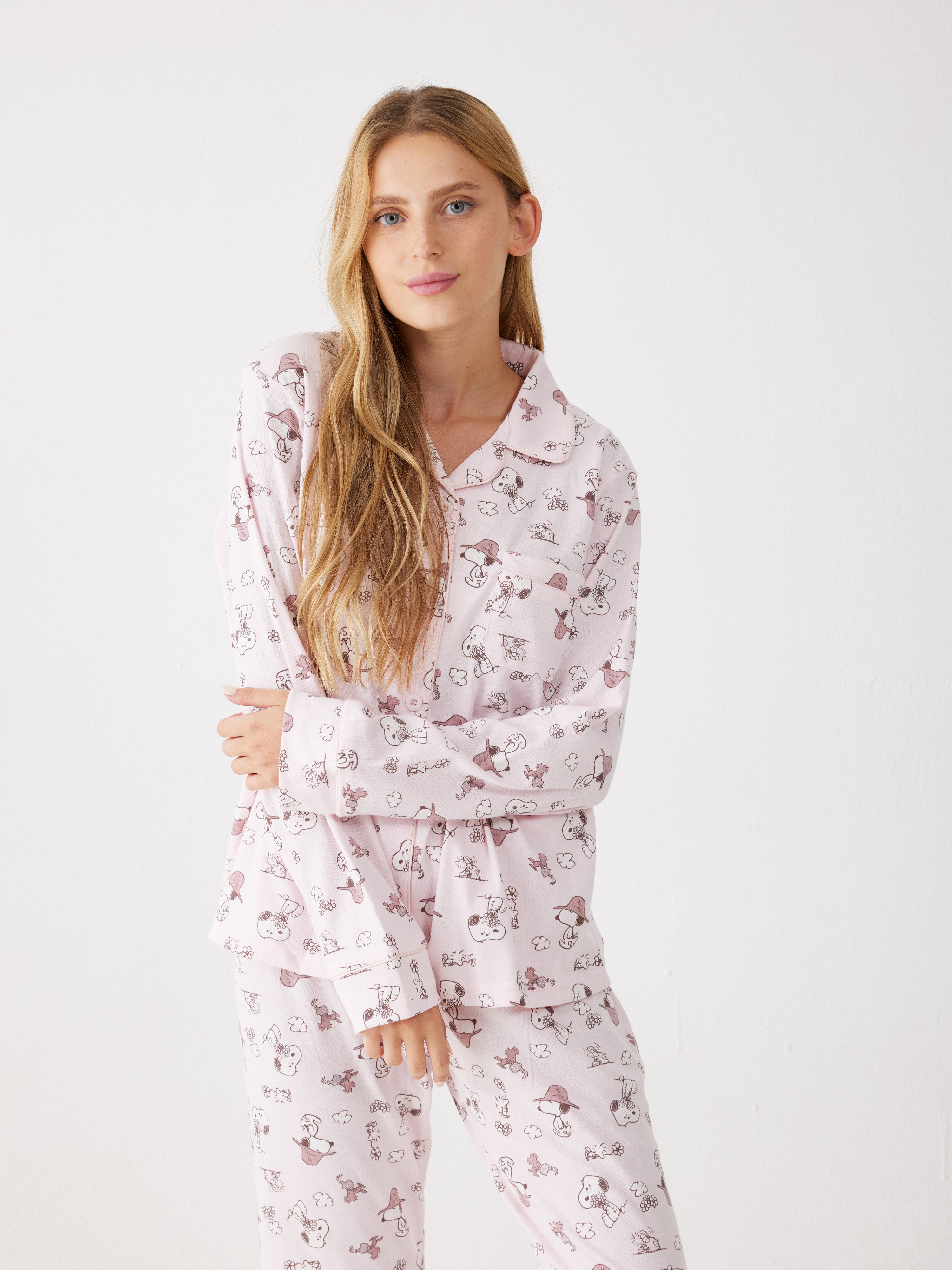 פיג'מה סנופי מכופתרת אינטרלוק - ורוד