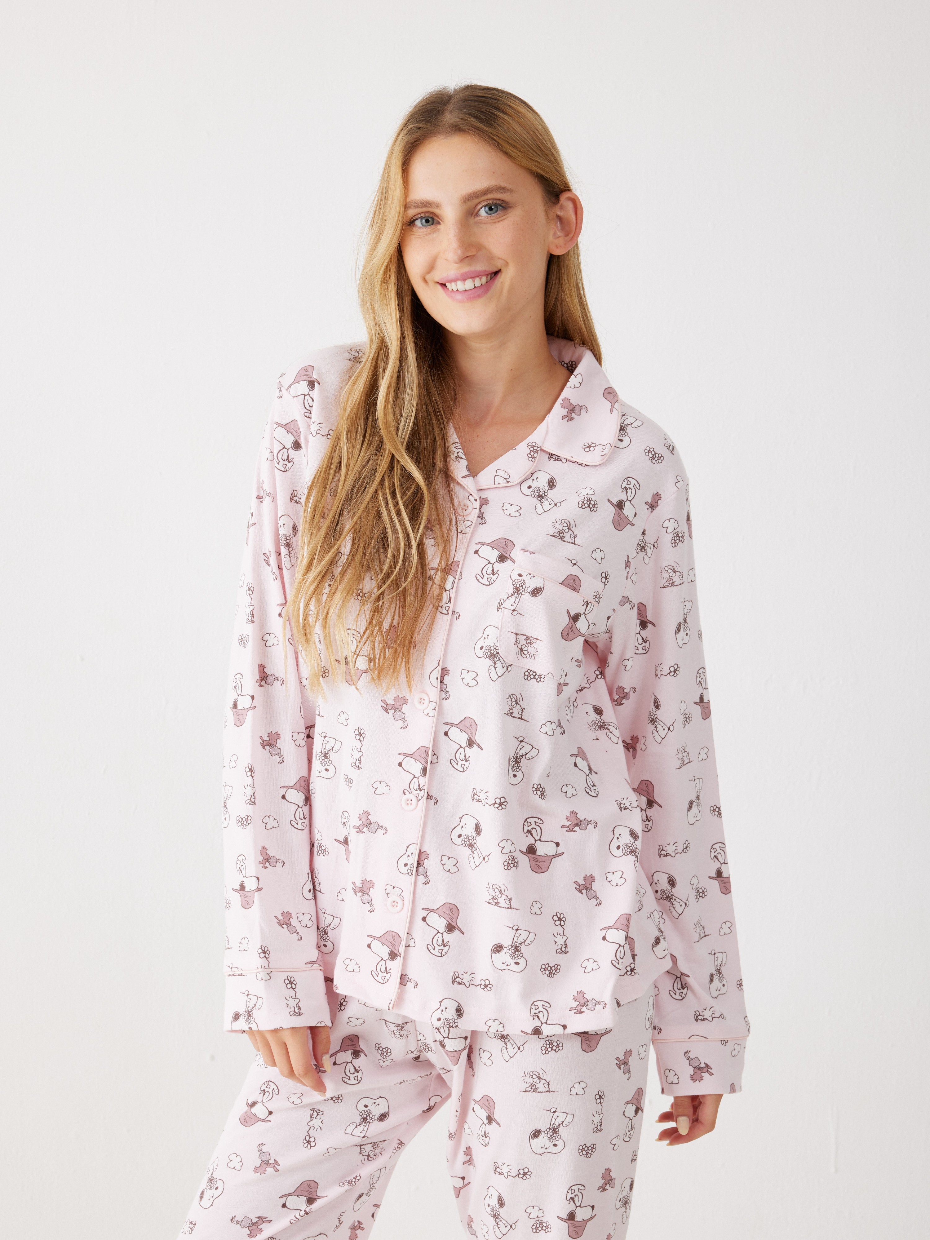 פיג'מה סנופי מכופתרת אינטרלוק - ורוד
