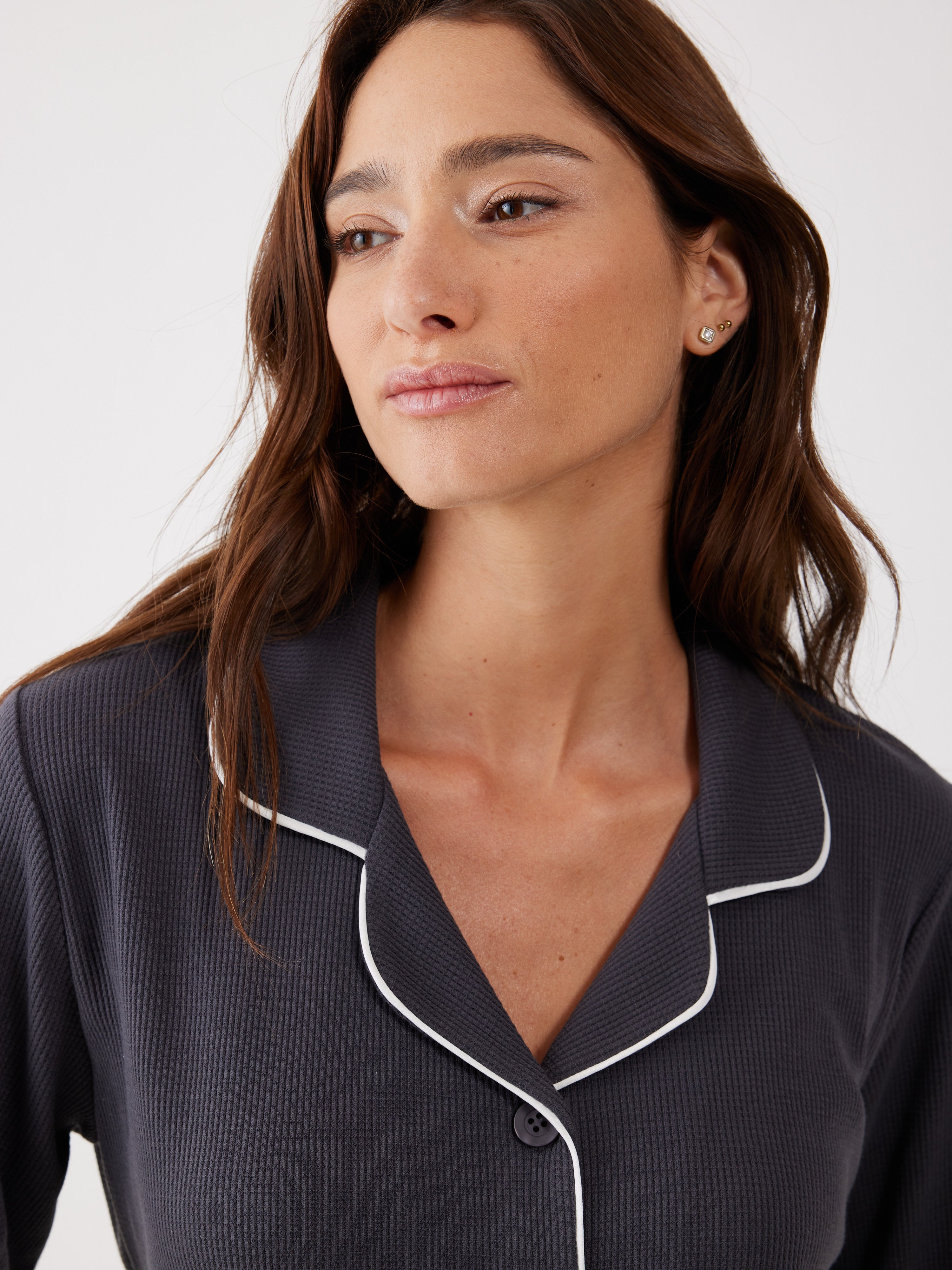 פיג'מה מכופתרת וואפל - אפור כהה