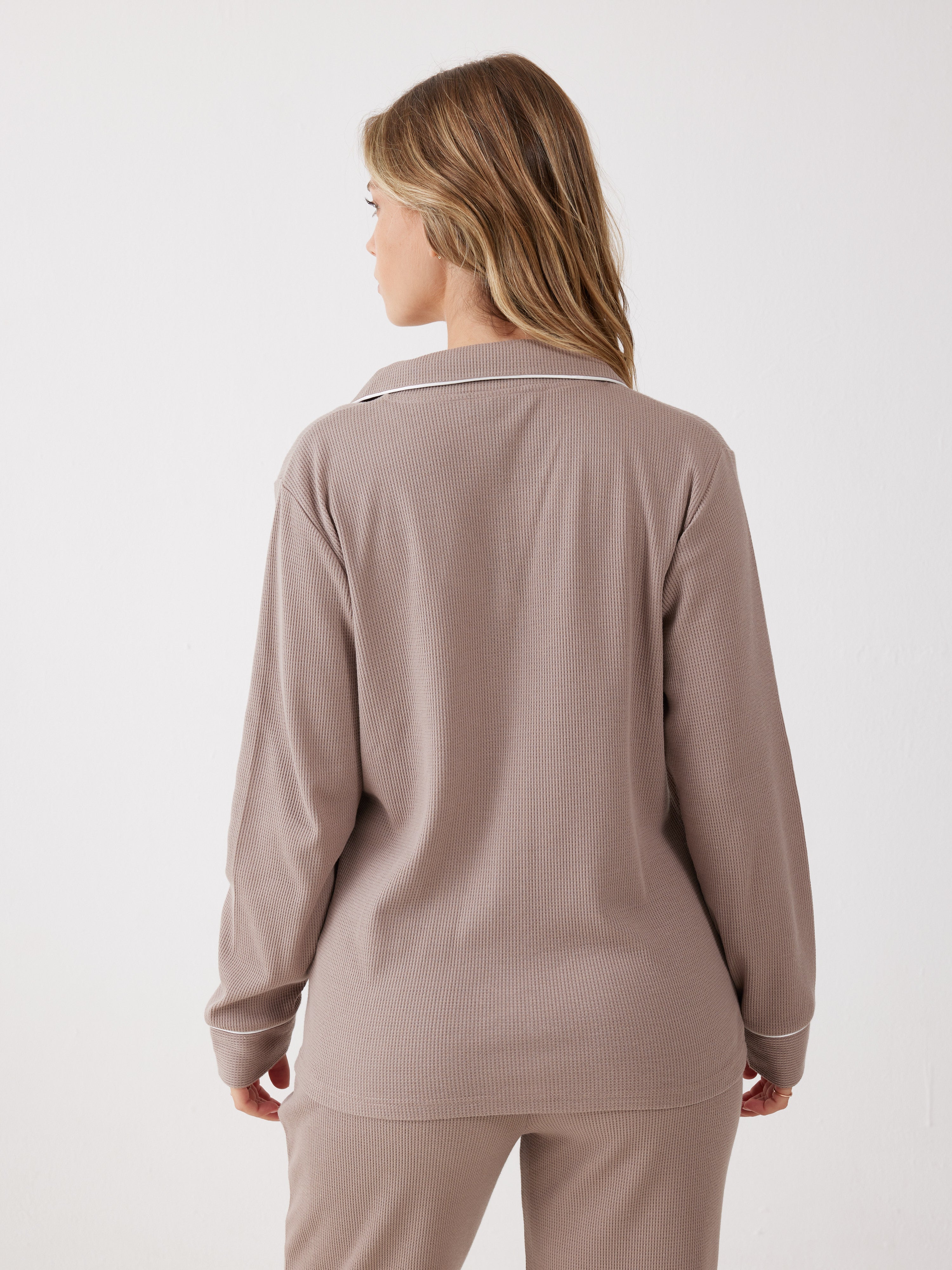 פיג'מה מכופתרת וואפל - קפה