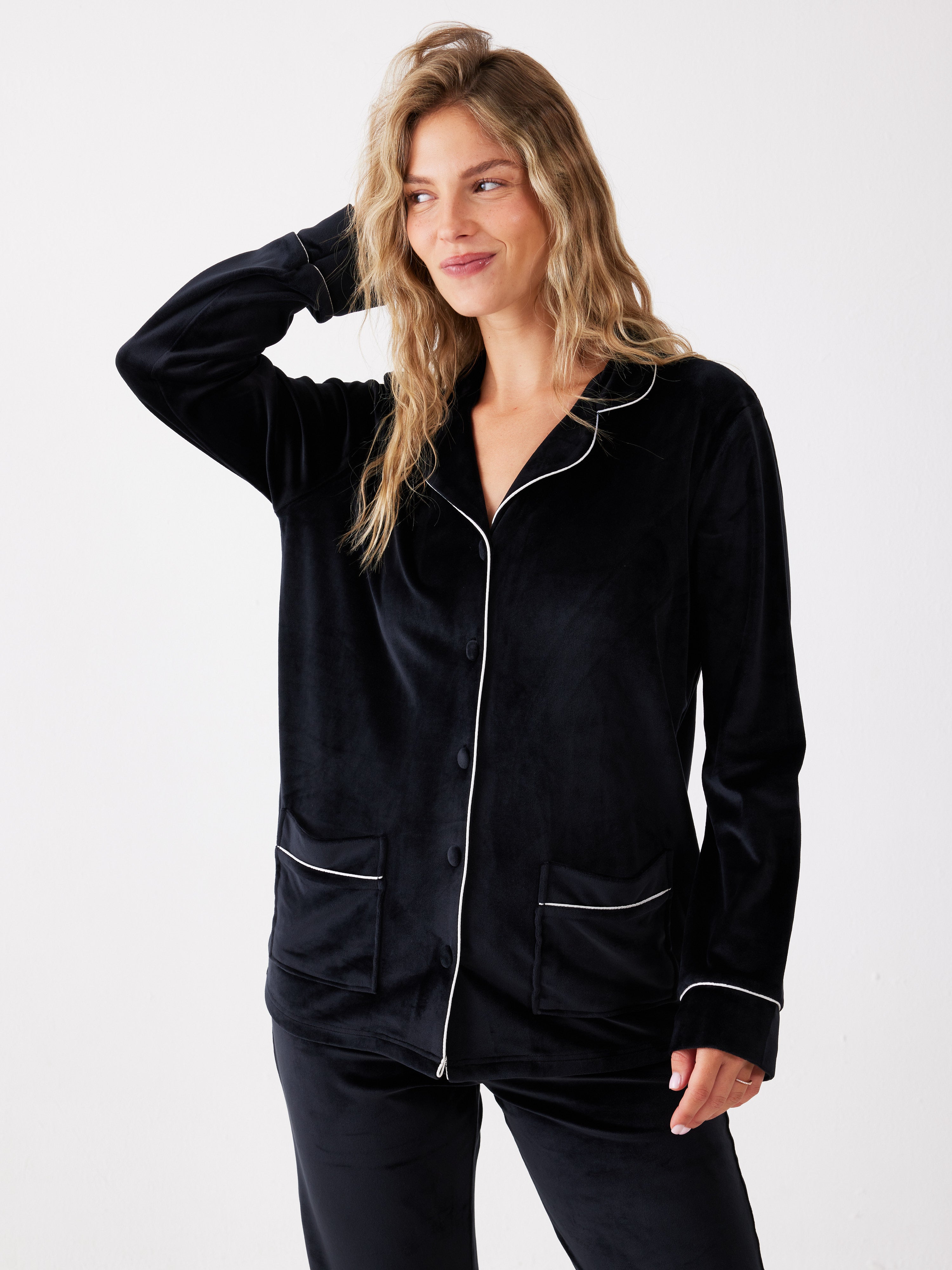 פיג'מה מכופתרת פספול קטיפה - שחור