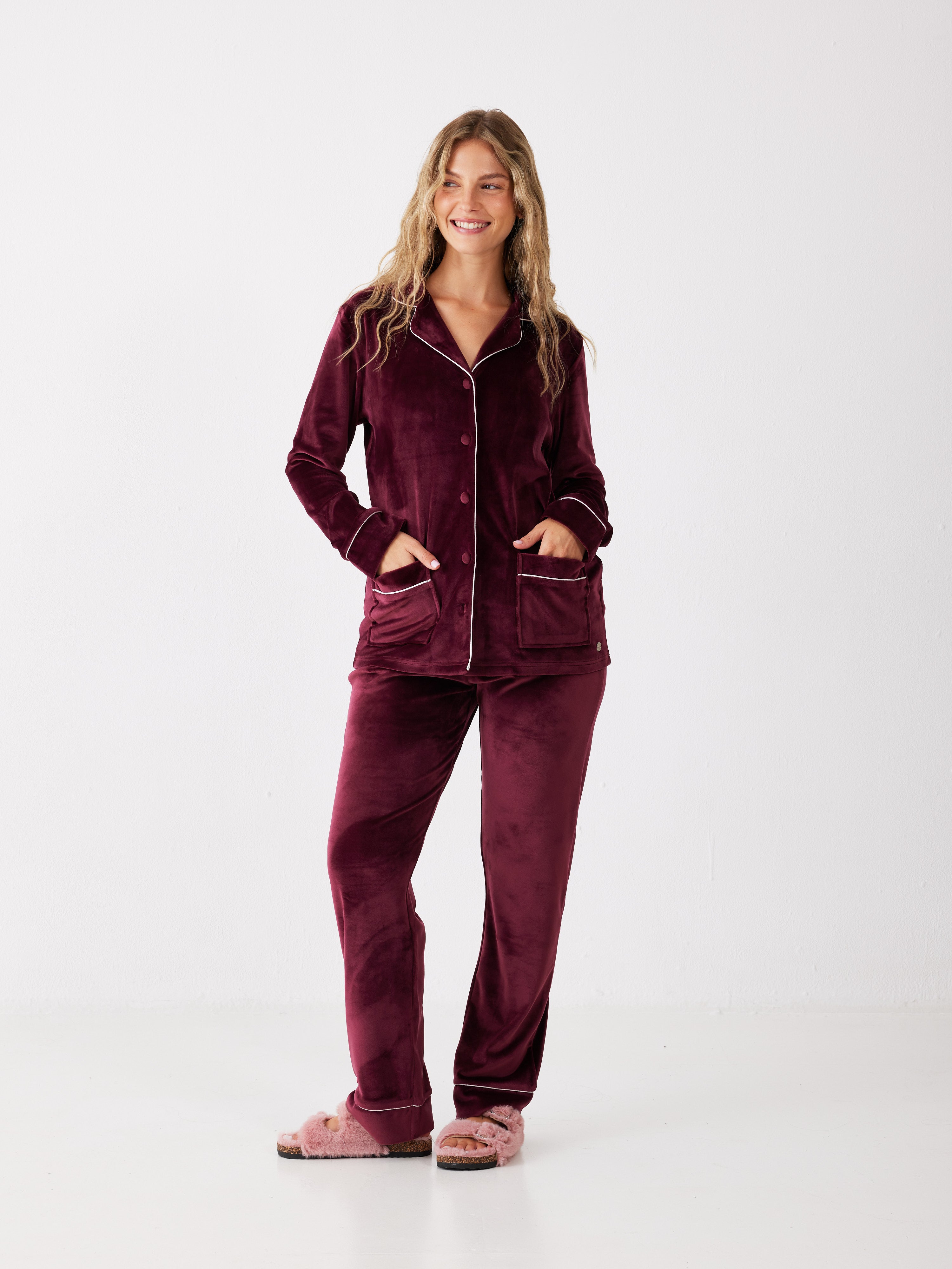 פיג'מה מכופתרת פספול קטיפה - בורדו