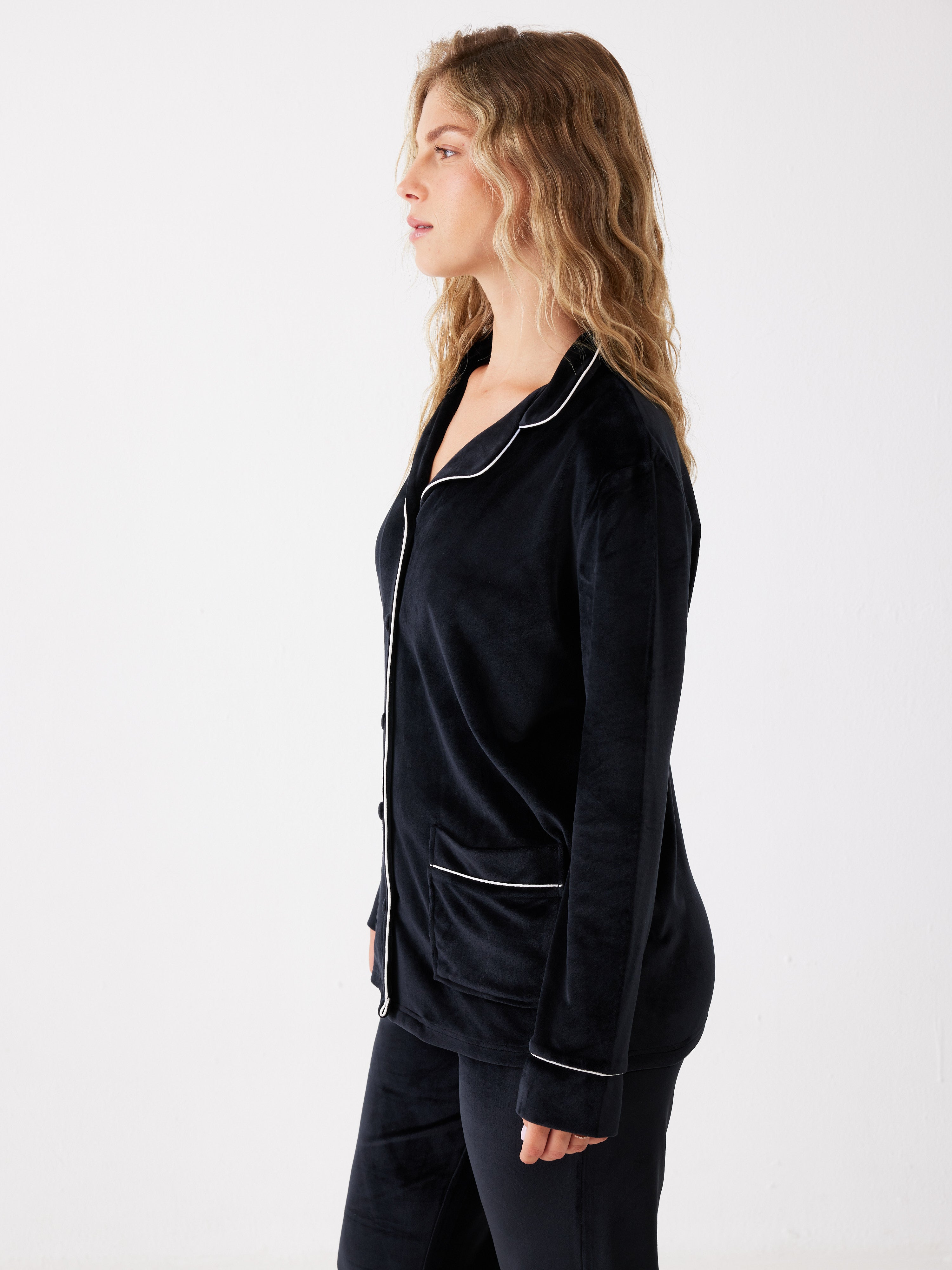 פיג'מה מכופתרת פספול קטיפה - שחור