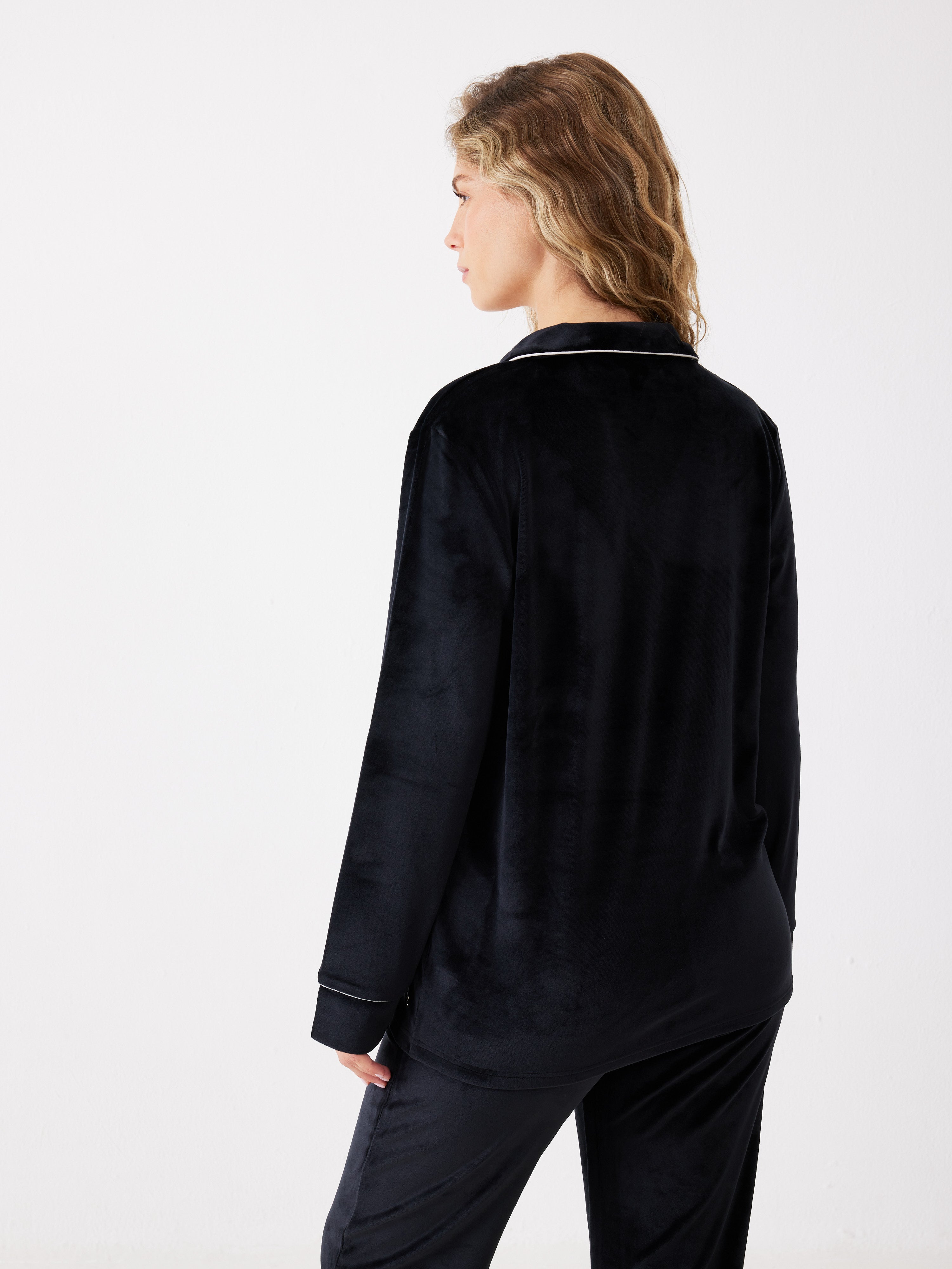 פיג'מה מכופתרת פספול קטיפה - שחור