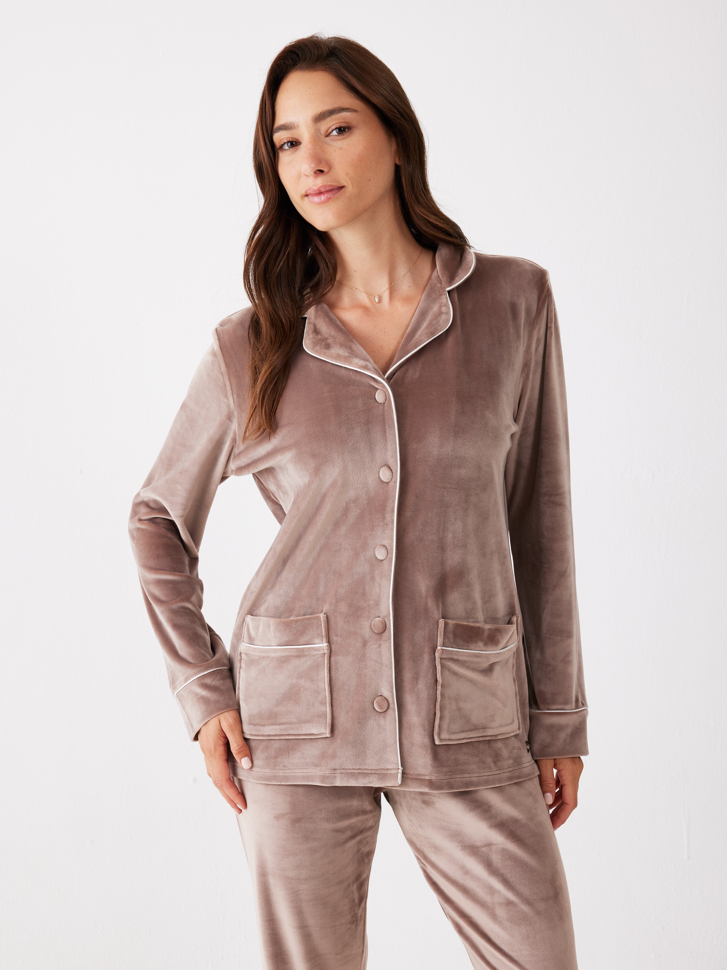 פיג'מה מכופתרת פספול קטיפה - קפה