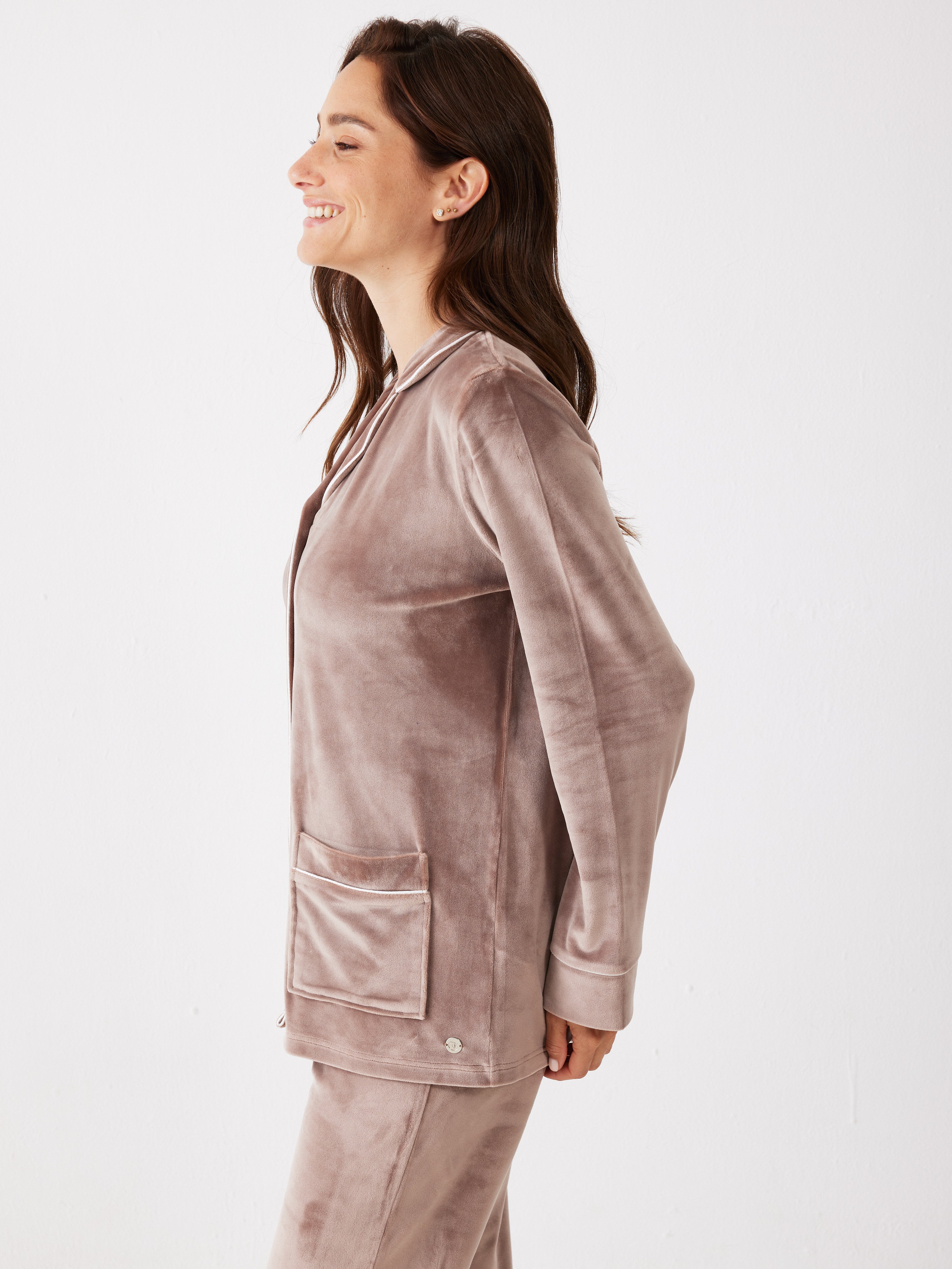 פיג'מה מכופתרת פספול קטיפה - קפה