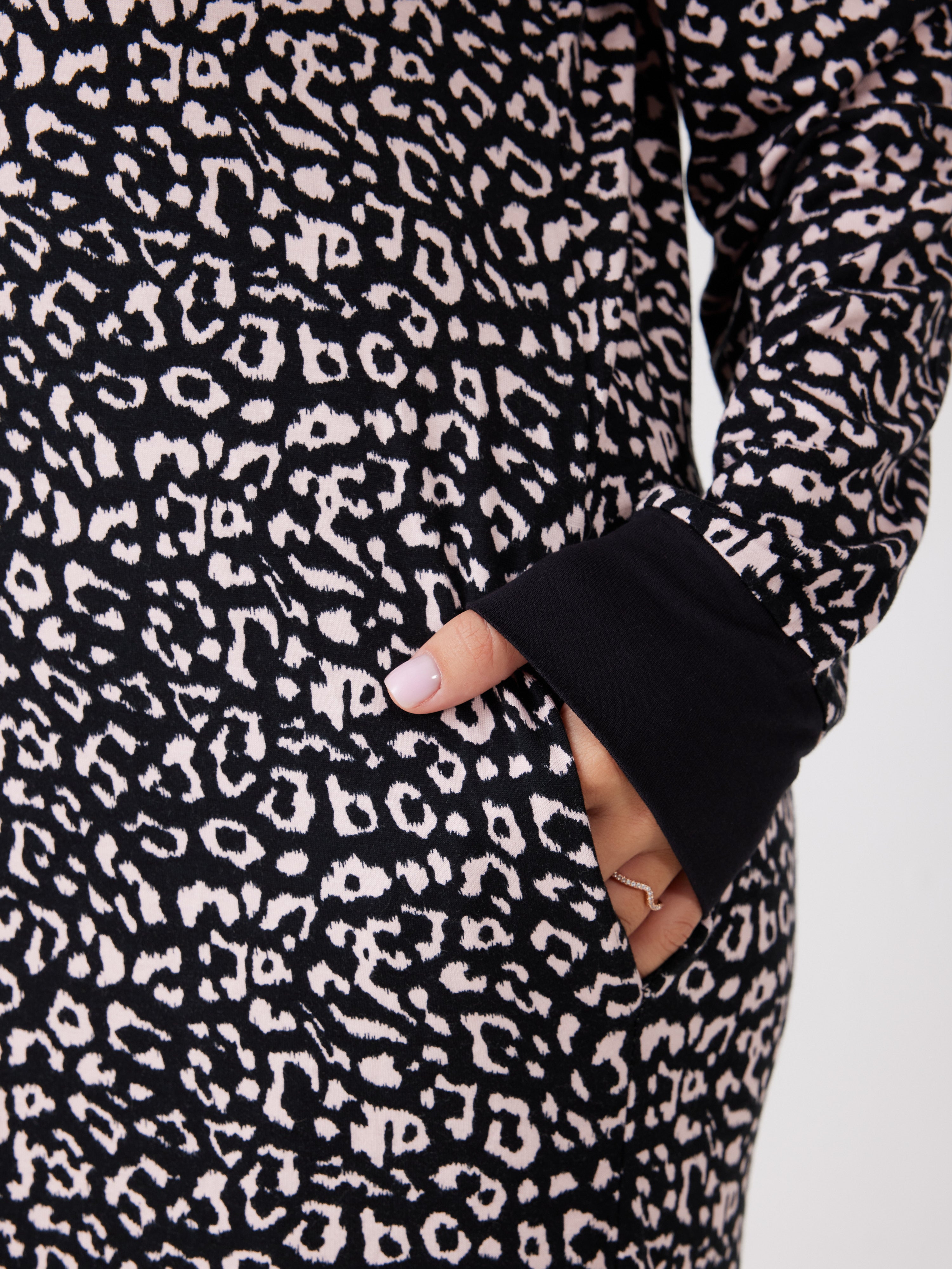 כותונת מנומרת ויסקוזה - שחור