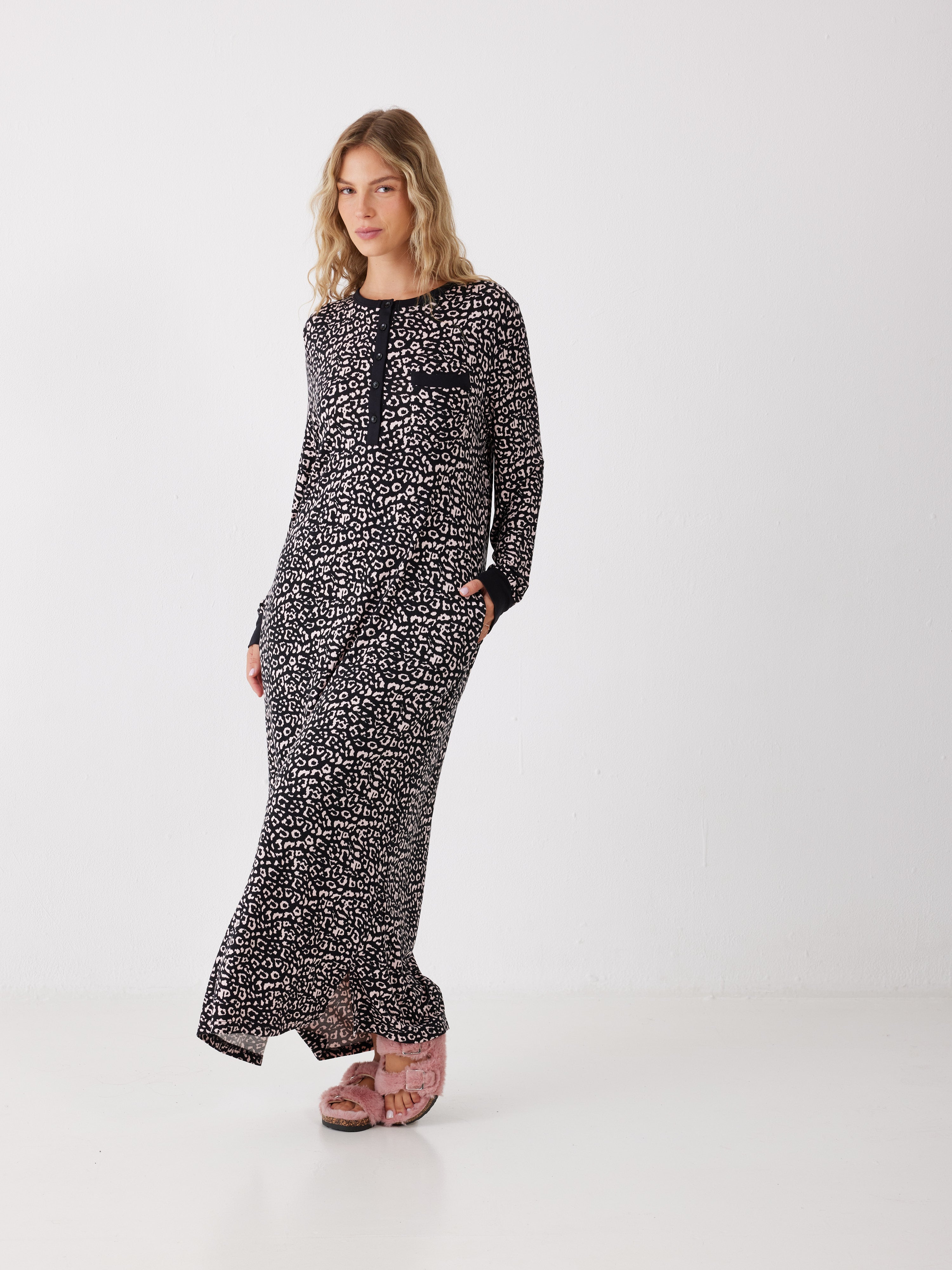 כותונת מנומרת ויסקוזה - שחור