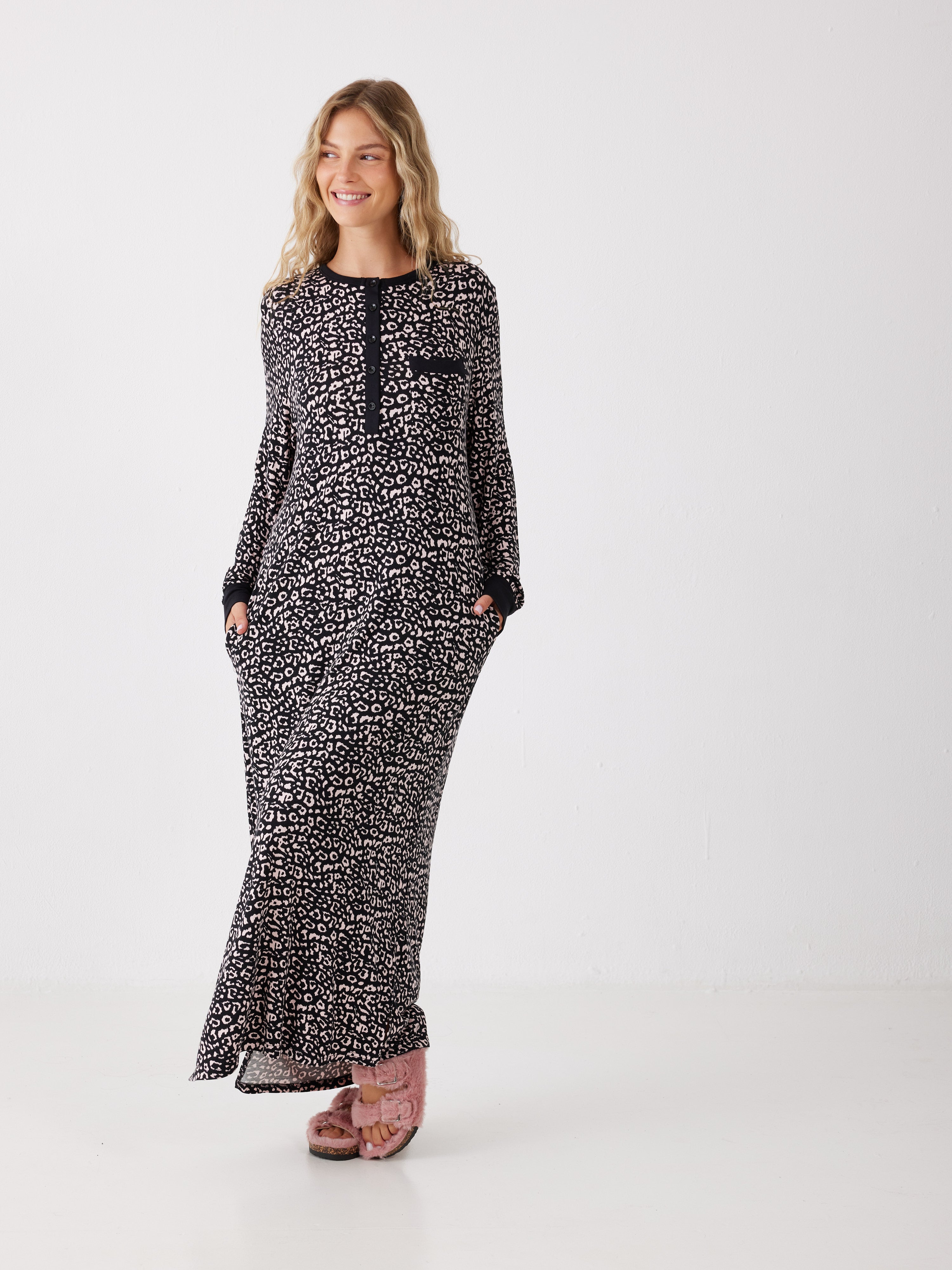 כותונת מנומרת ויסקוזה - שחור