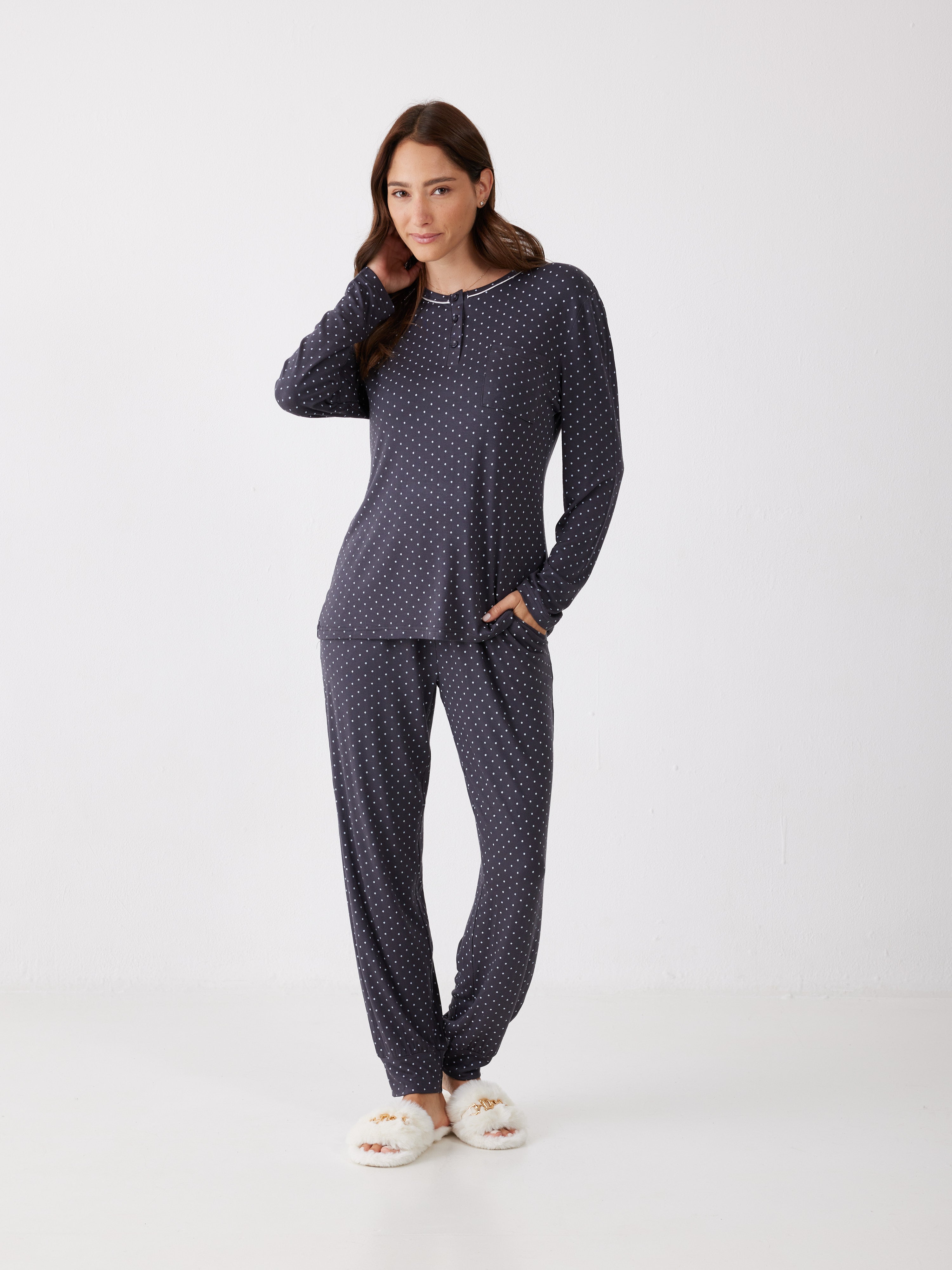 פיג'מה נקודות ויסקוזה - אפור כהה