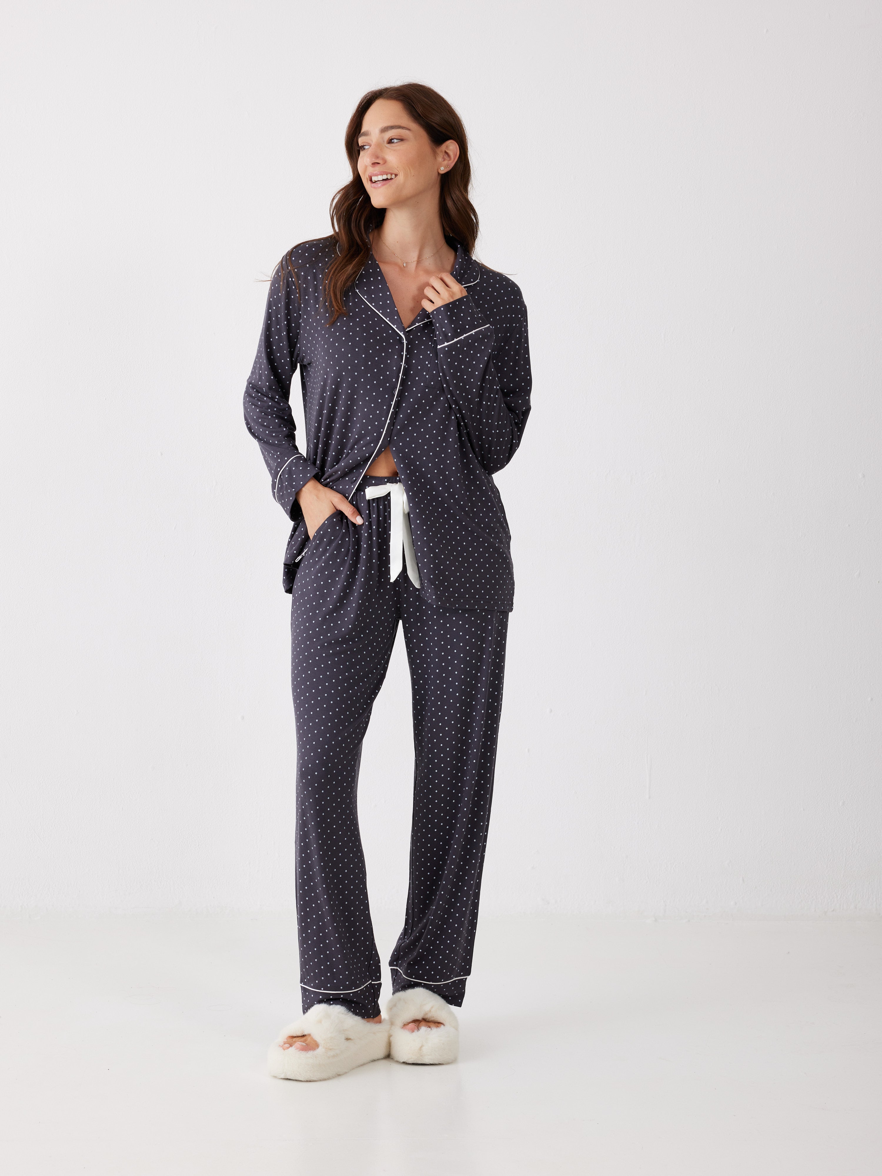 פיג'מה מכופתרת נקודות ויסקוזה - אפור כהה