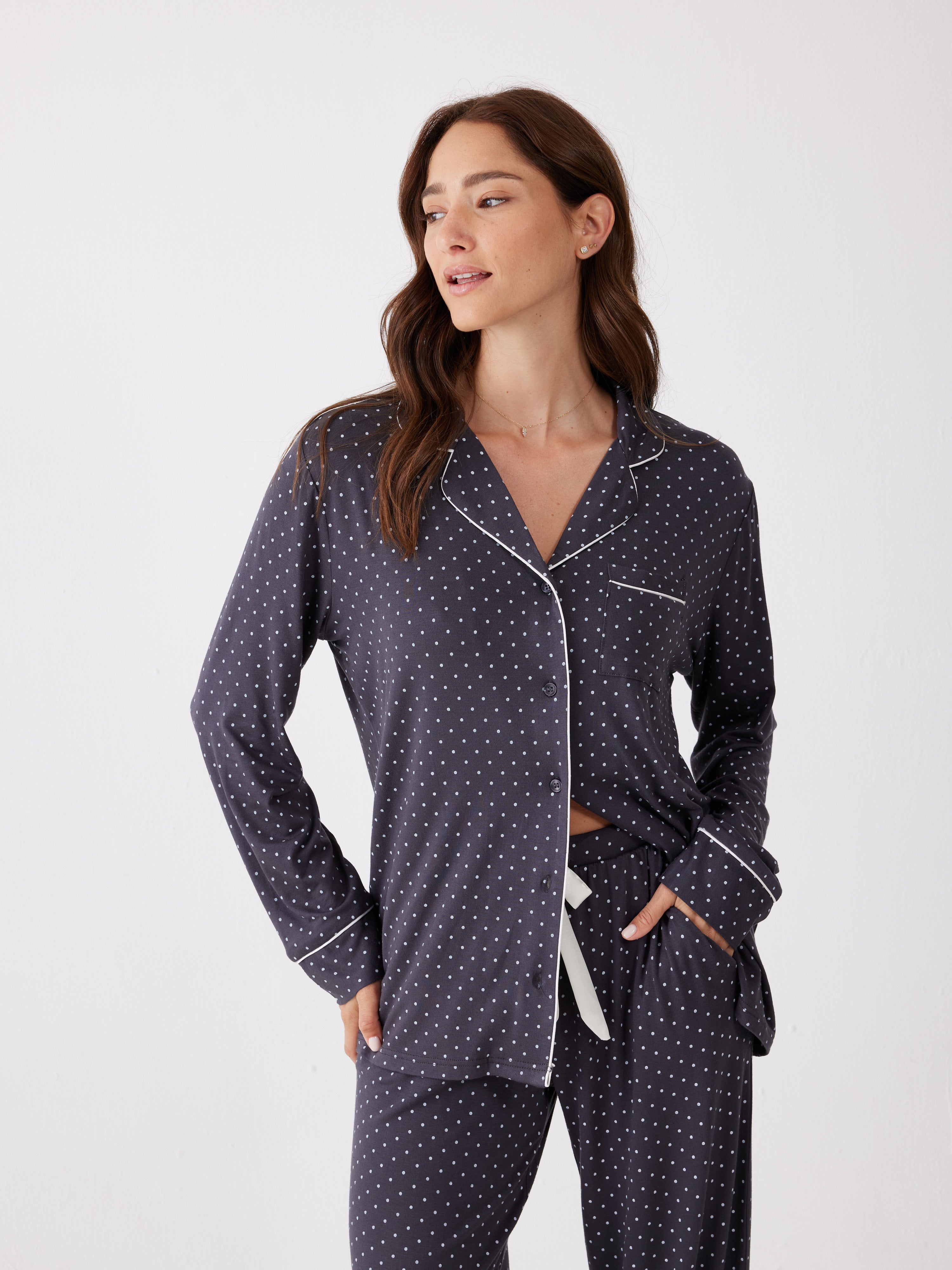 פיג'מה מכופתרת נקודות ויסקוזה - אפור כהה