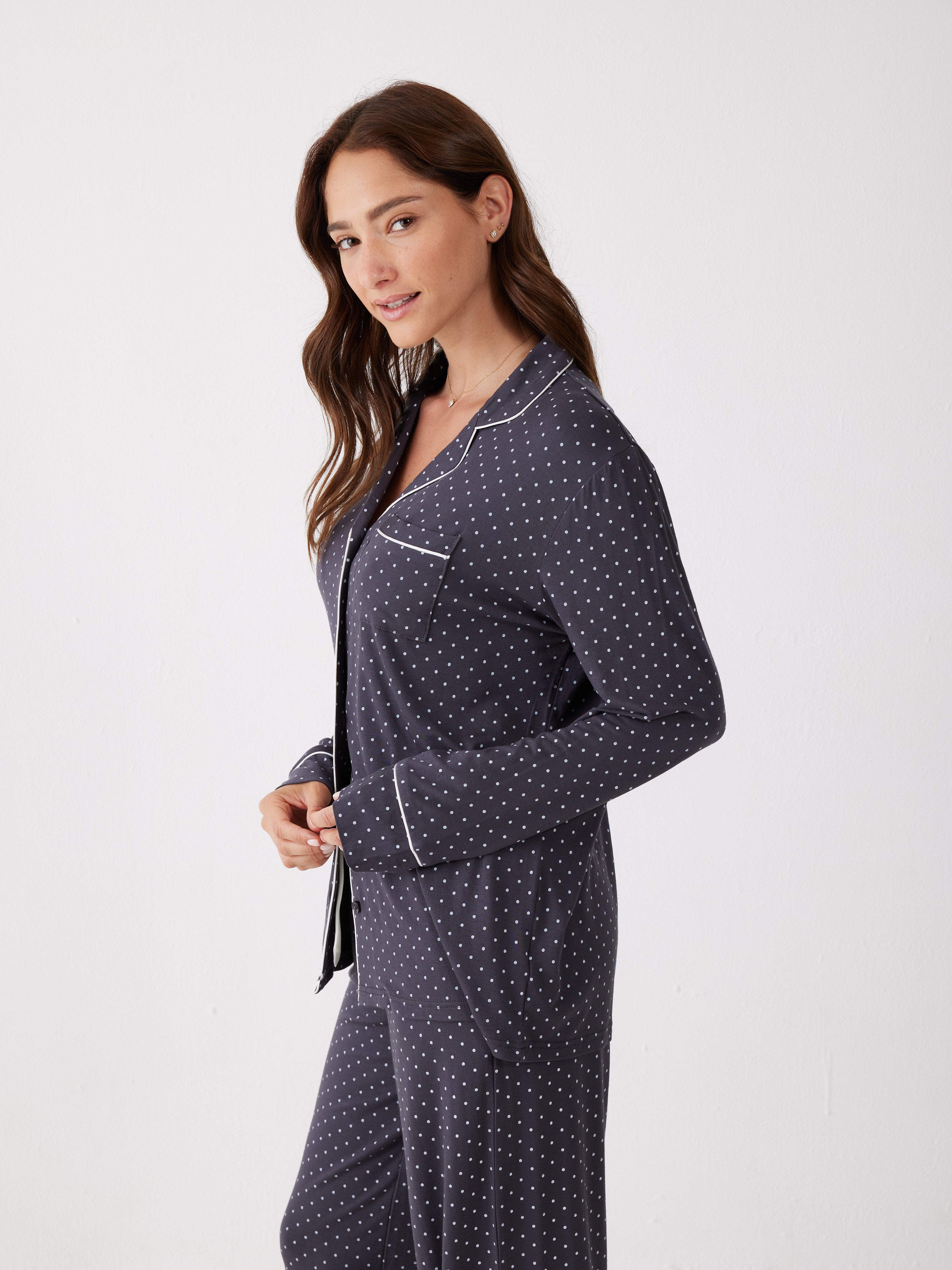 פיג'מה מכופתרת נקודות ויסקוזה - אפור כהה
