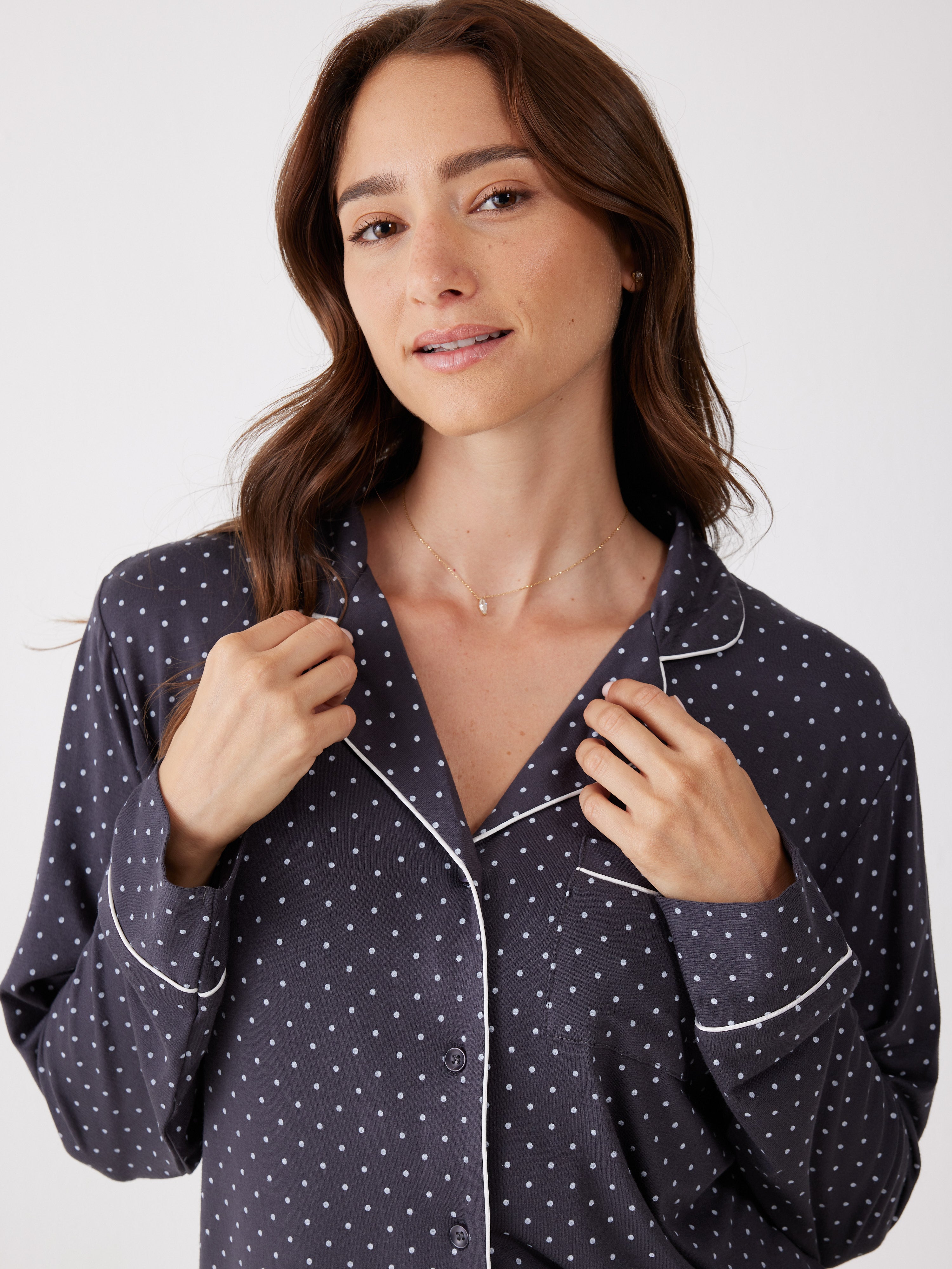 פיג'מה מכופתרת נקודות ויסקוזה - אפור כהה