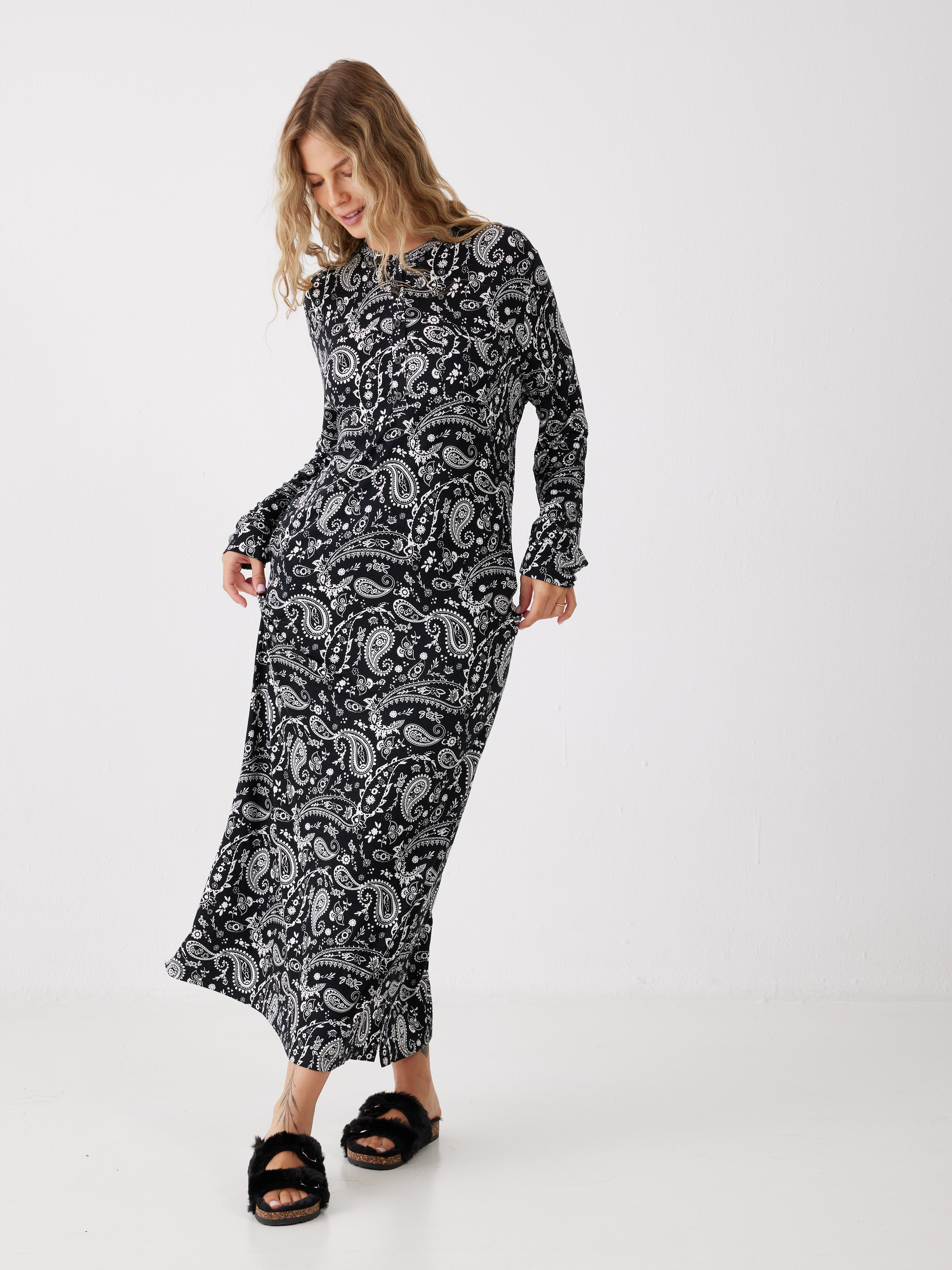 כותונת פייזלי ויסקוזה - שחור