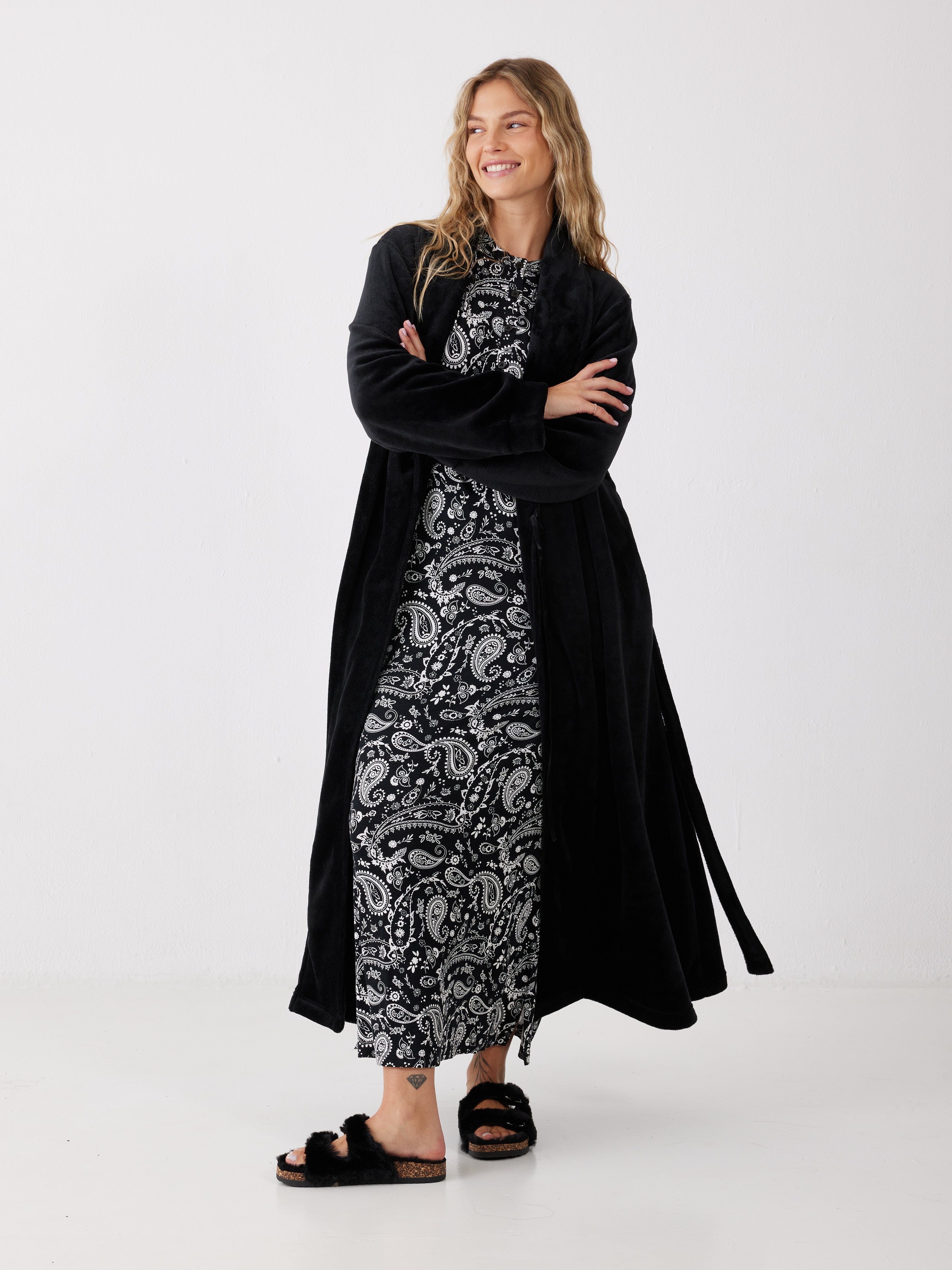 כותונת פייזלי ויסקוזה - שחור