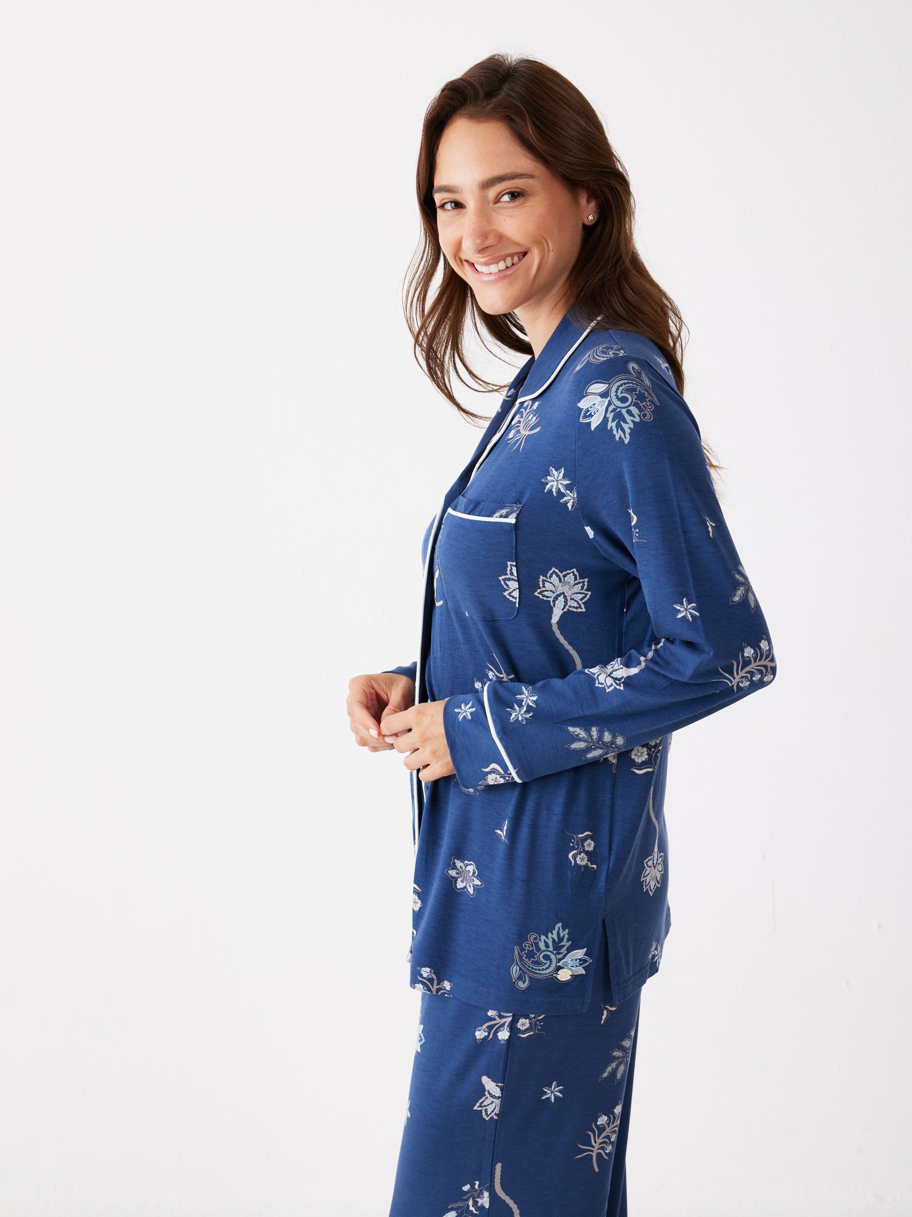 פיג'מה פרחונית מכופתרת ויסקוזה - כחול