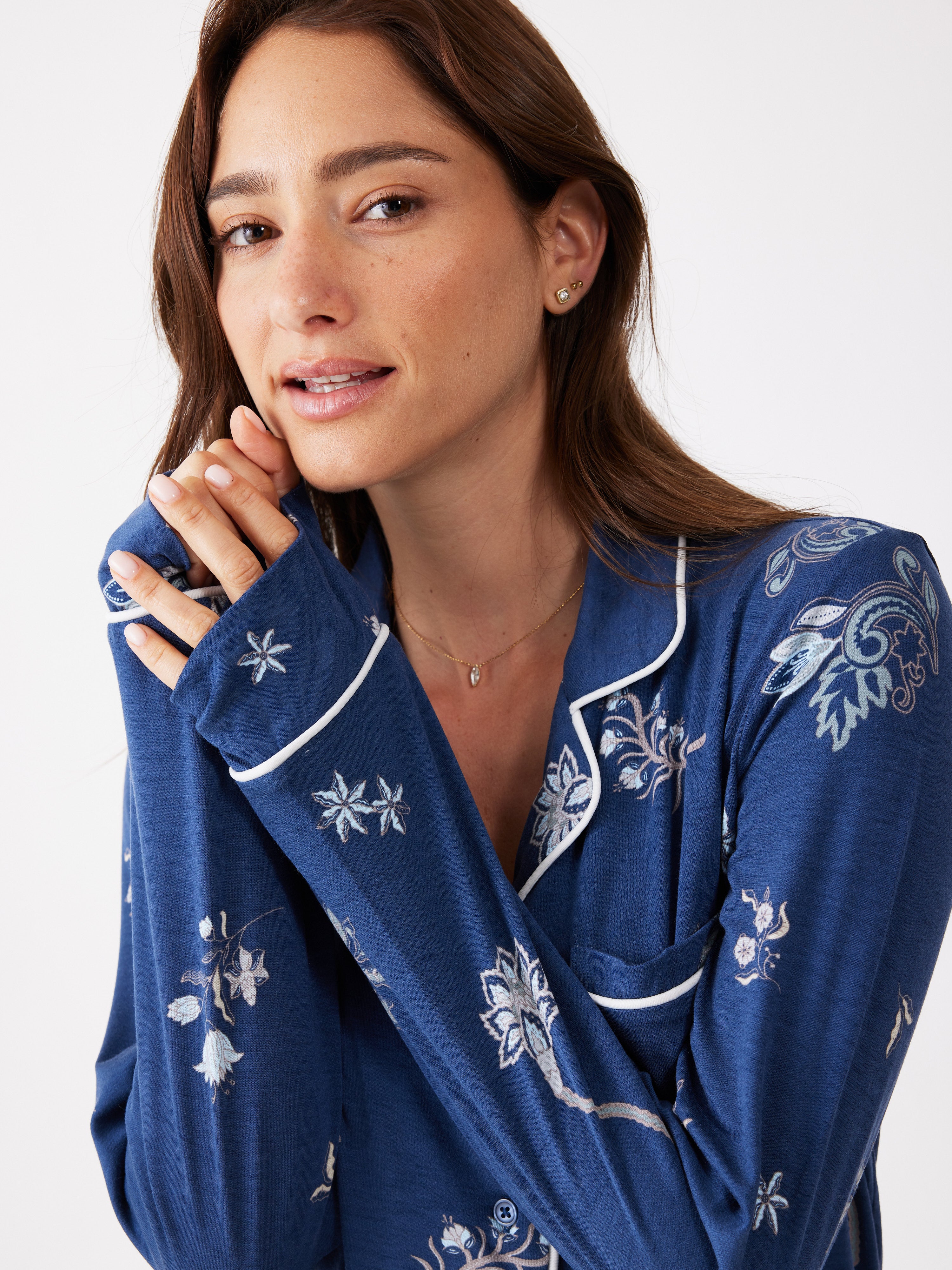 פיג'מה פרחונית מכופתרת ויסקוזה - כחול