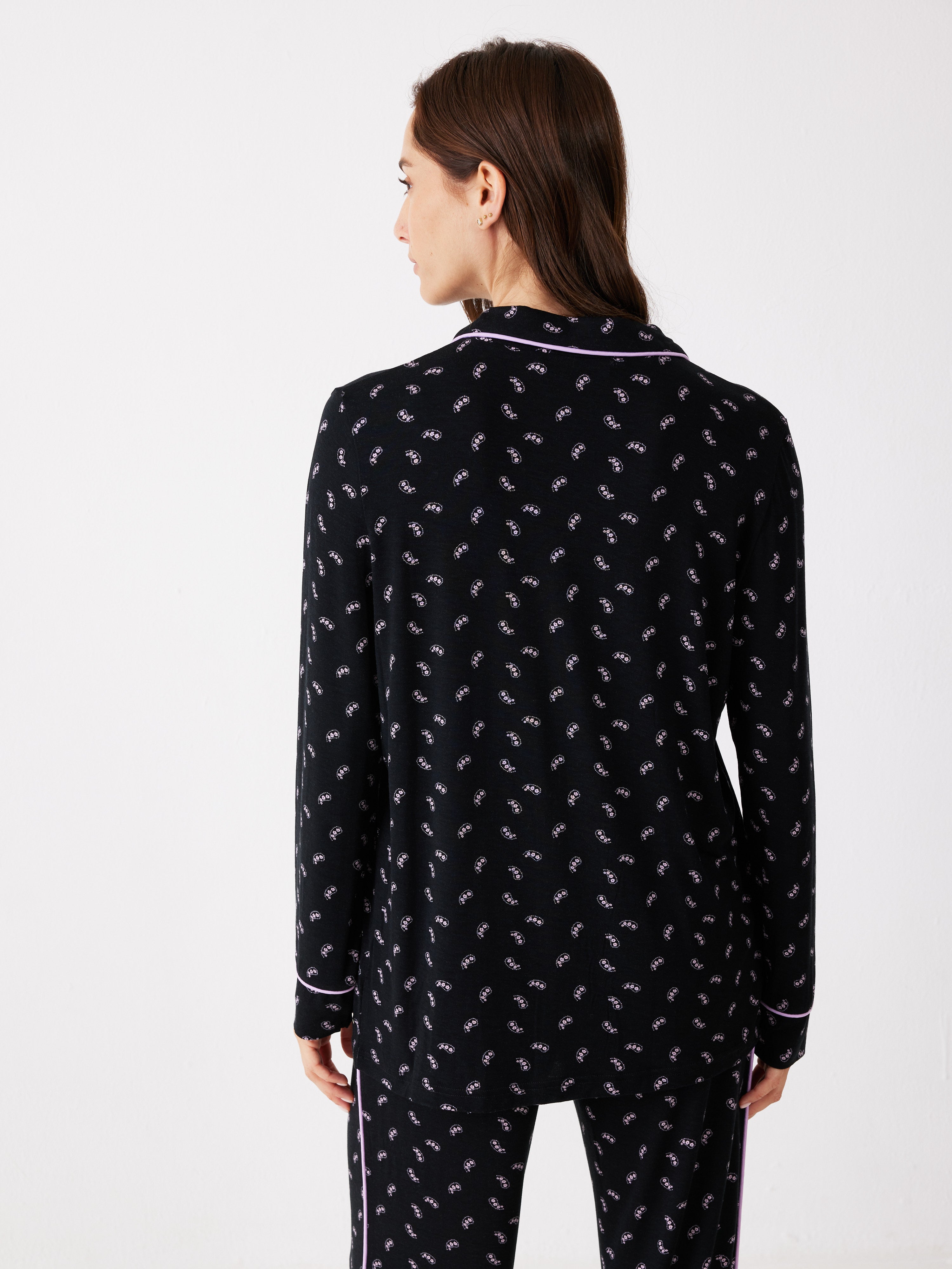 פיג'מה ויסקוזה מכופתרת הדפס  - שחור