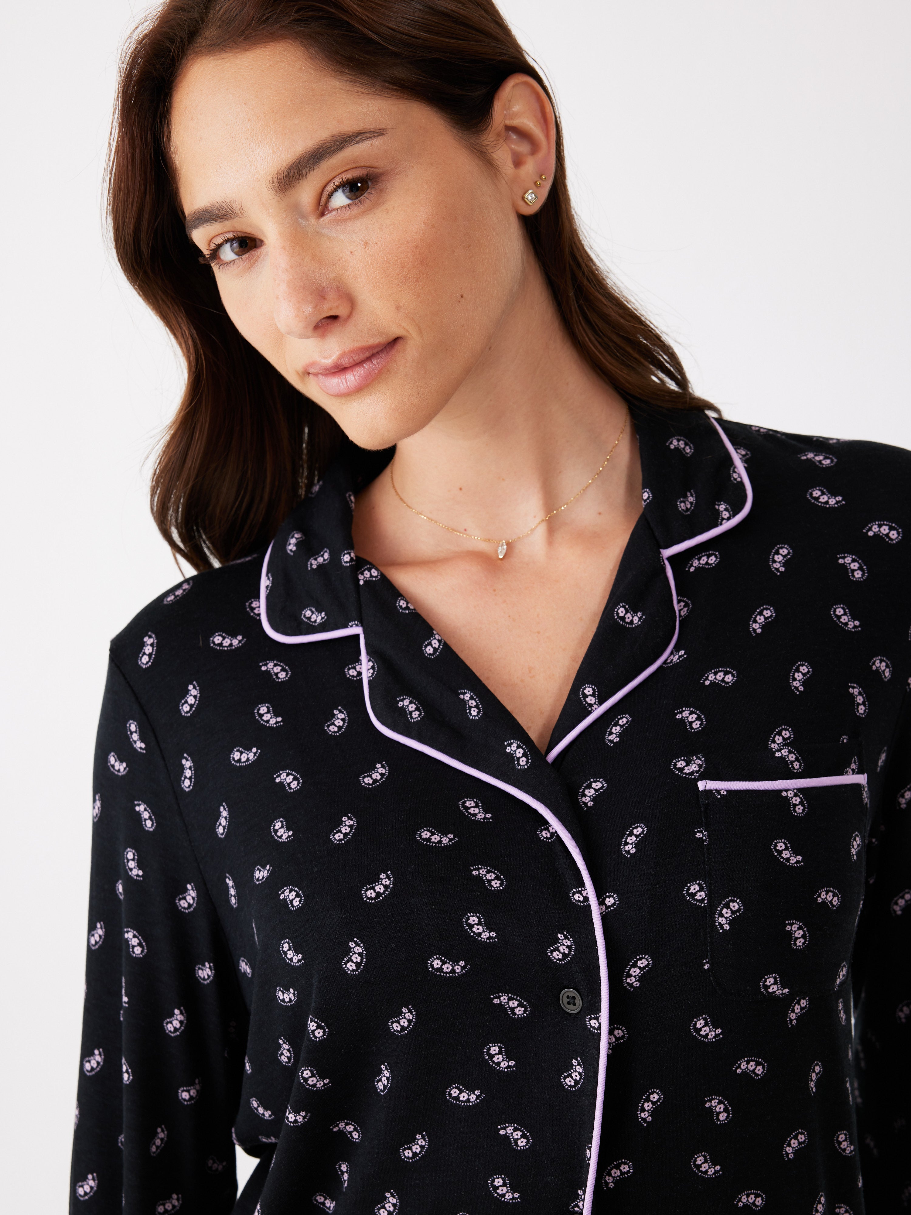 פיג'מה ויסקוזה מכופתרת הדפס  - שחור