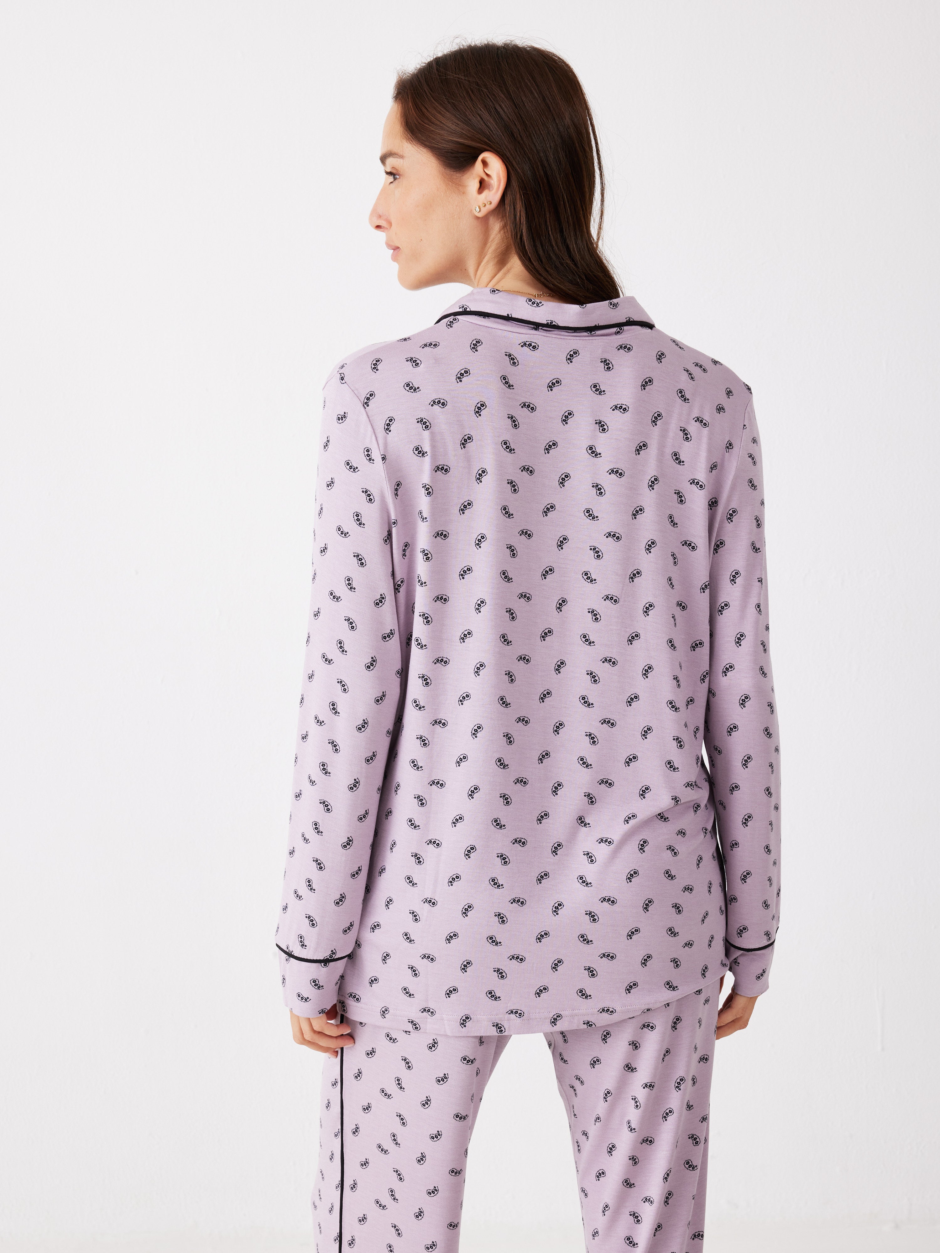 פיג'מה מכופתרת הדפס ויסקוזה - סגול מעושן