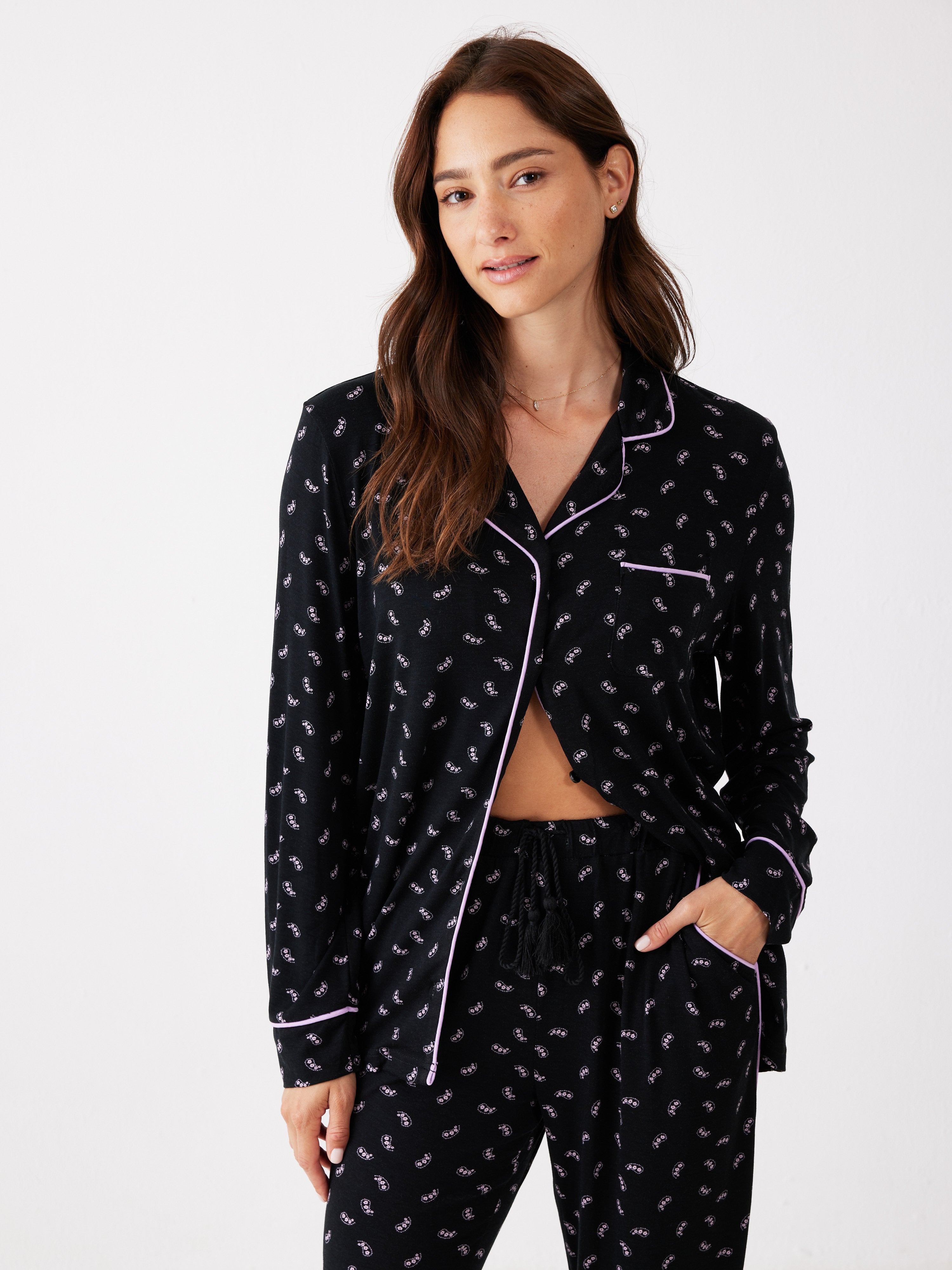 פיג'מה ויסקוזה מכופתרת הדפס  - שחור