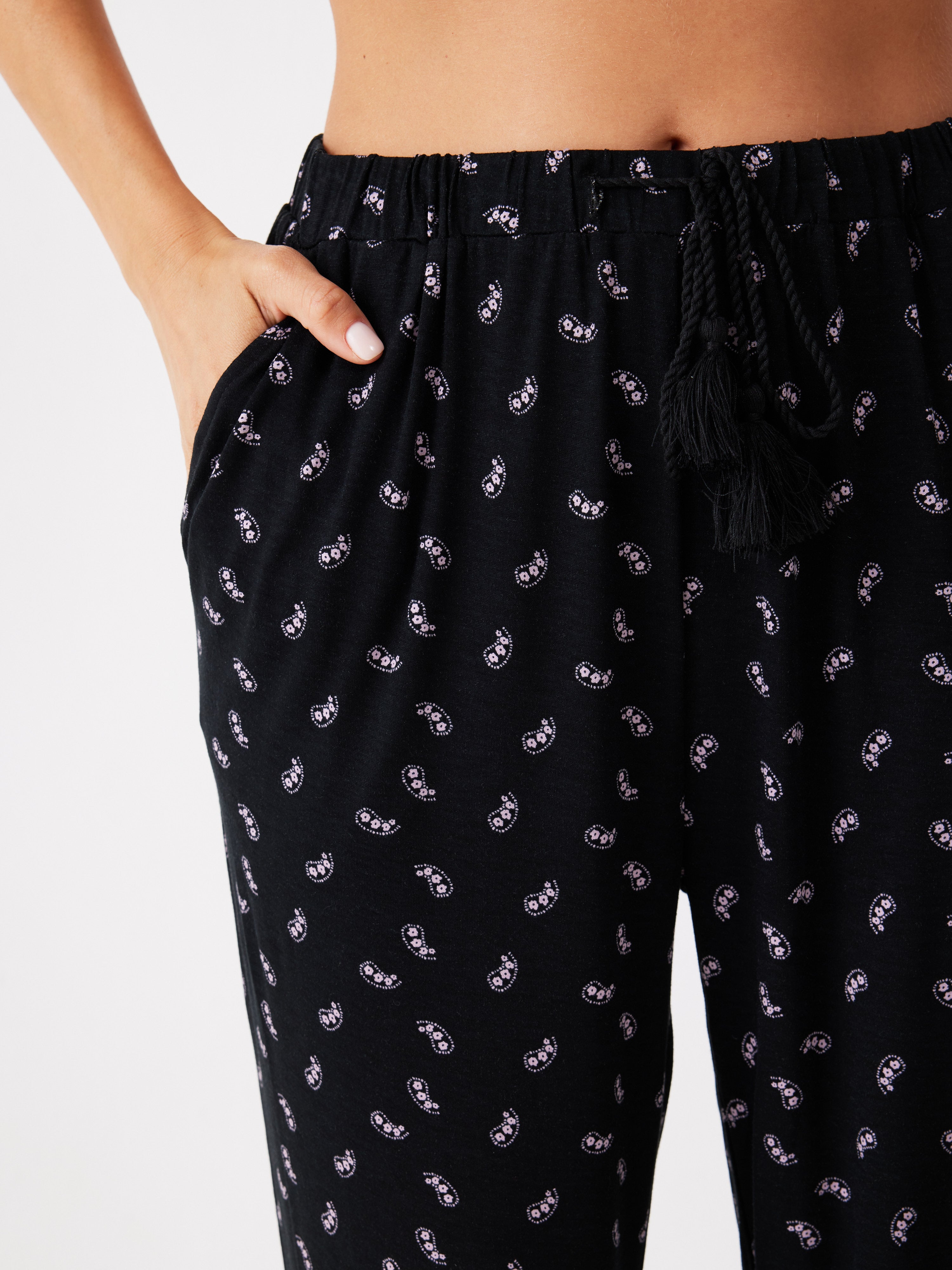 פיג'מה כפתורים הדפס ויסקוזה - שחור