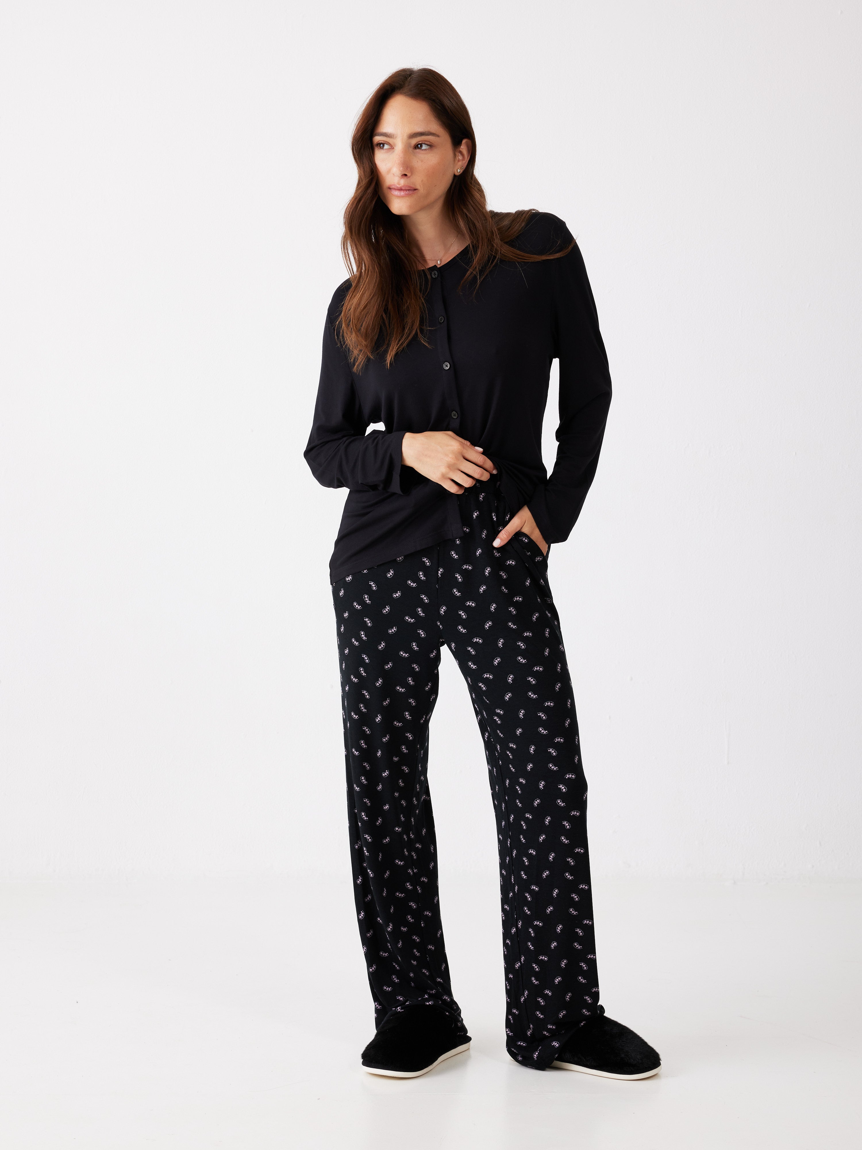 פיג'מה כפתורים הדפס ויסקוזה - שחור