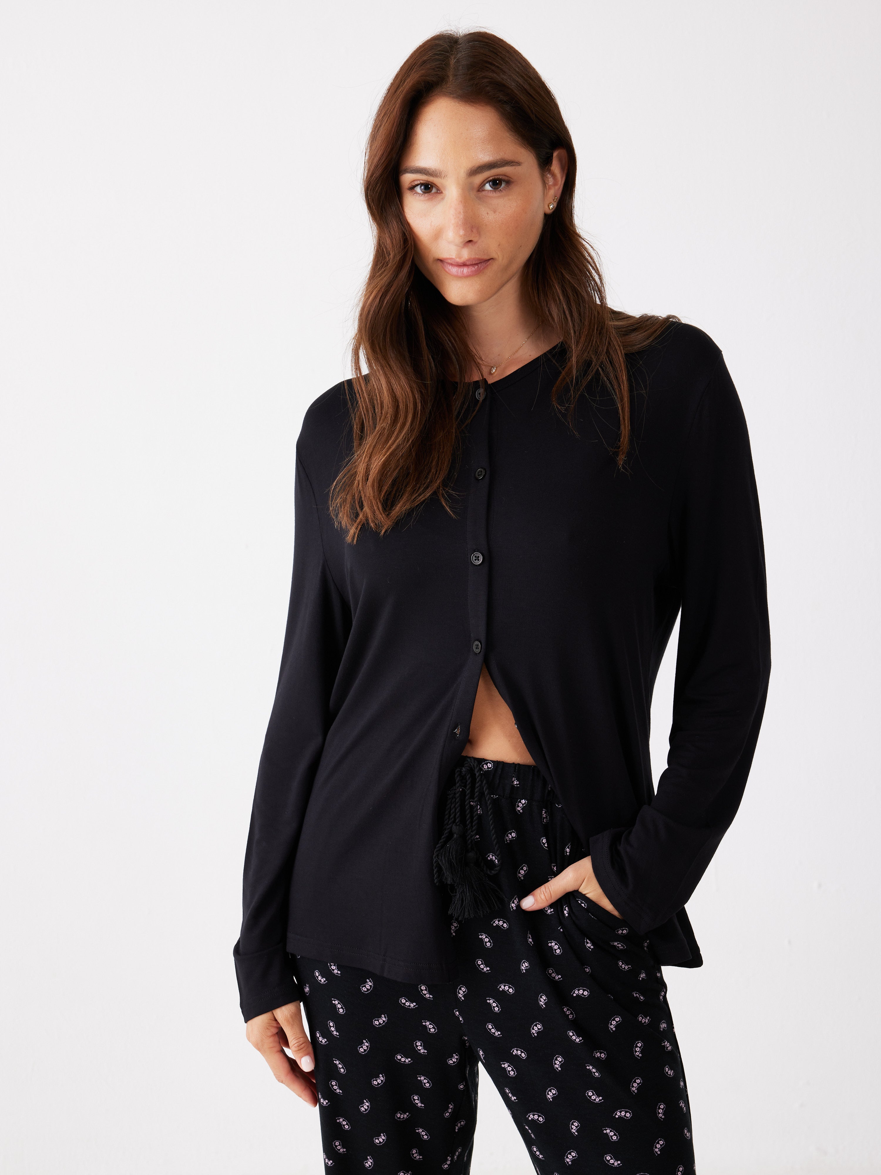 פיג'מה כפתורים הדפס ויסקוזה - שחור