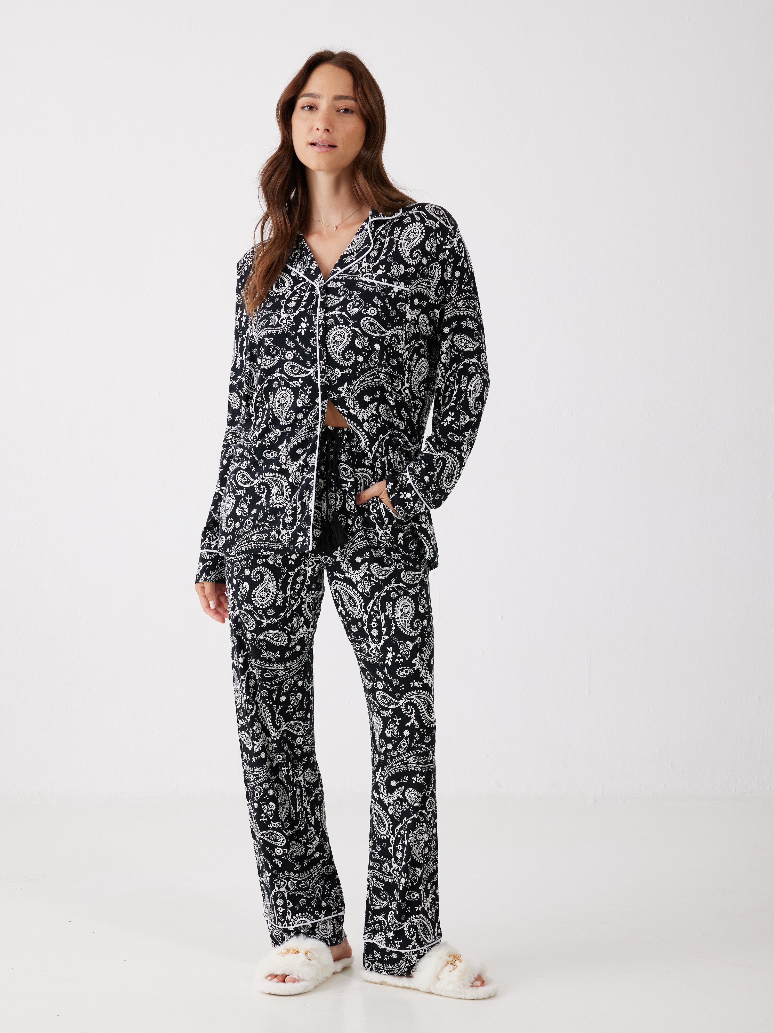 פיג'מה מכופתרת פייזלי ויסקוזה - שחור