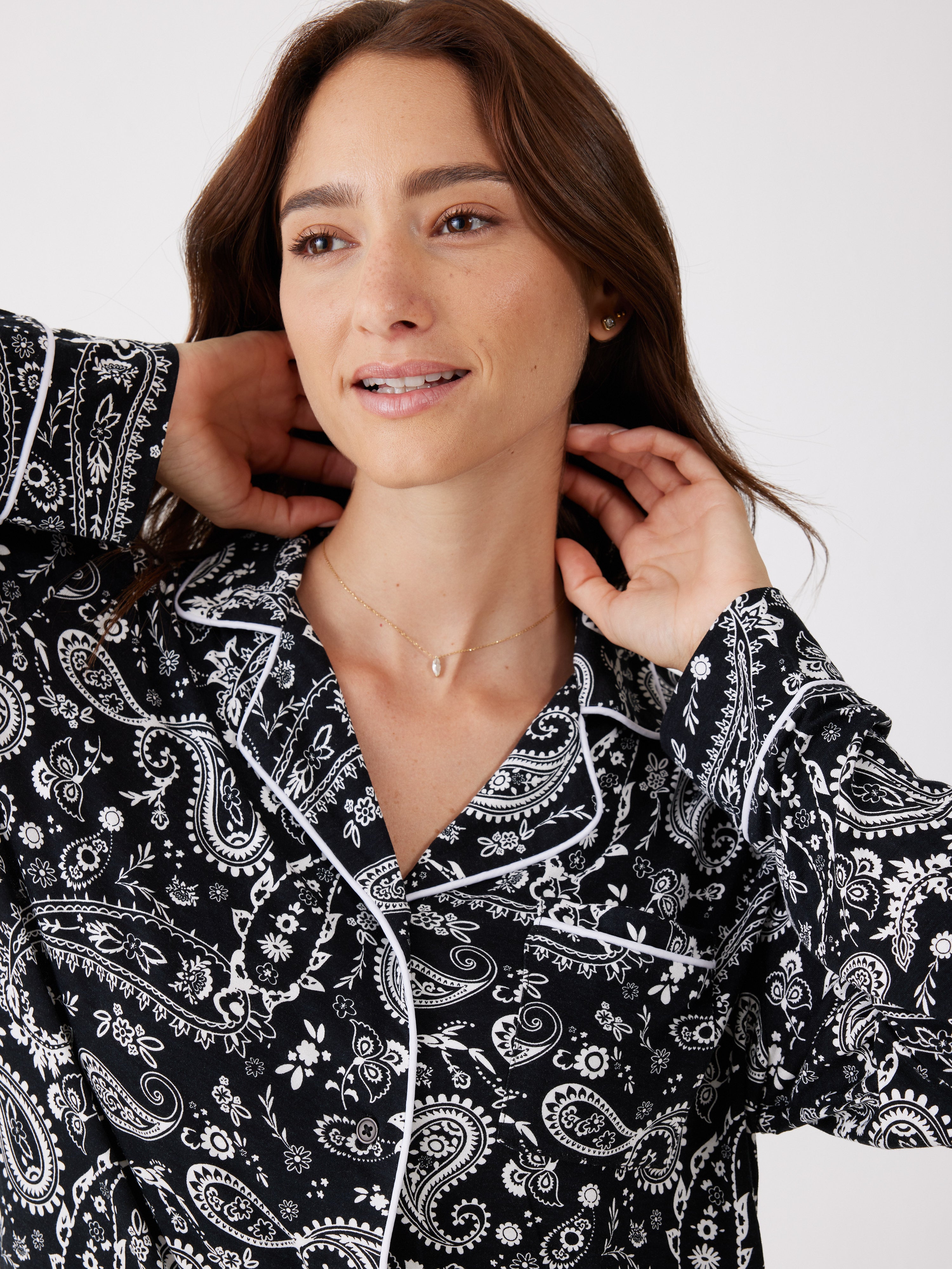 פיג'מה מכופתרת פייזלי ויסקוזה - שחור