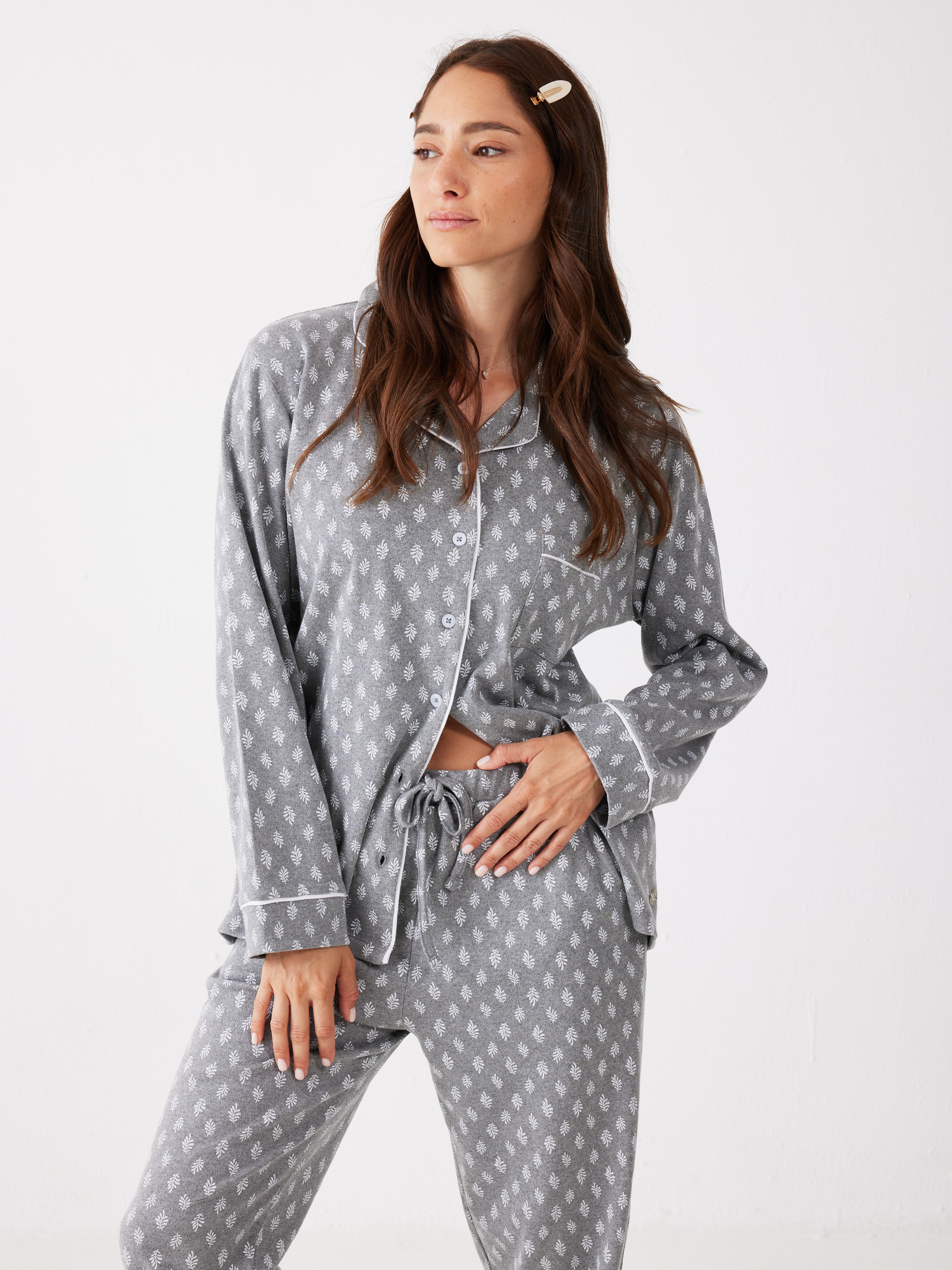 פיג'מה מכופתרת 100% כותנה עלים  - אפור