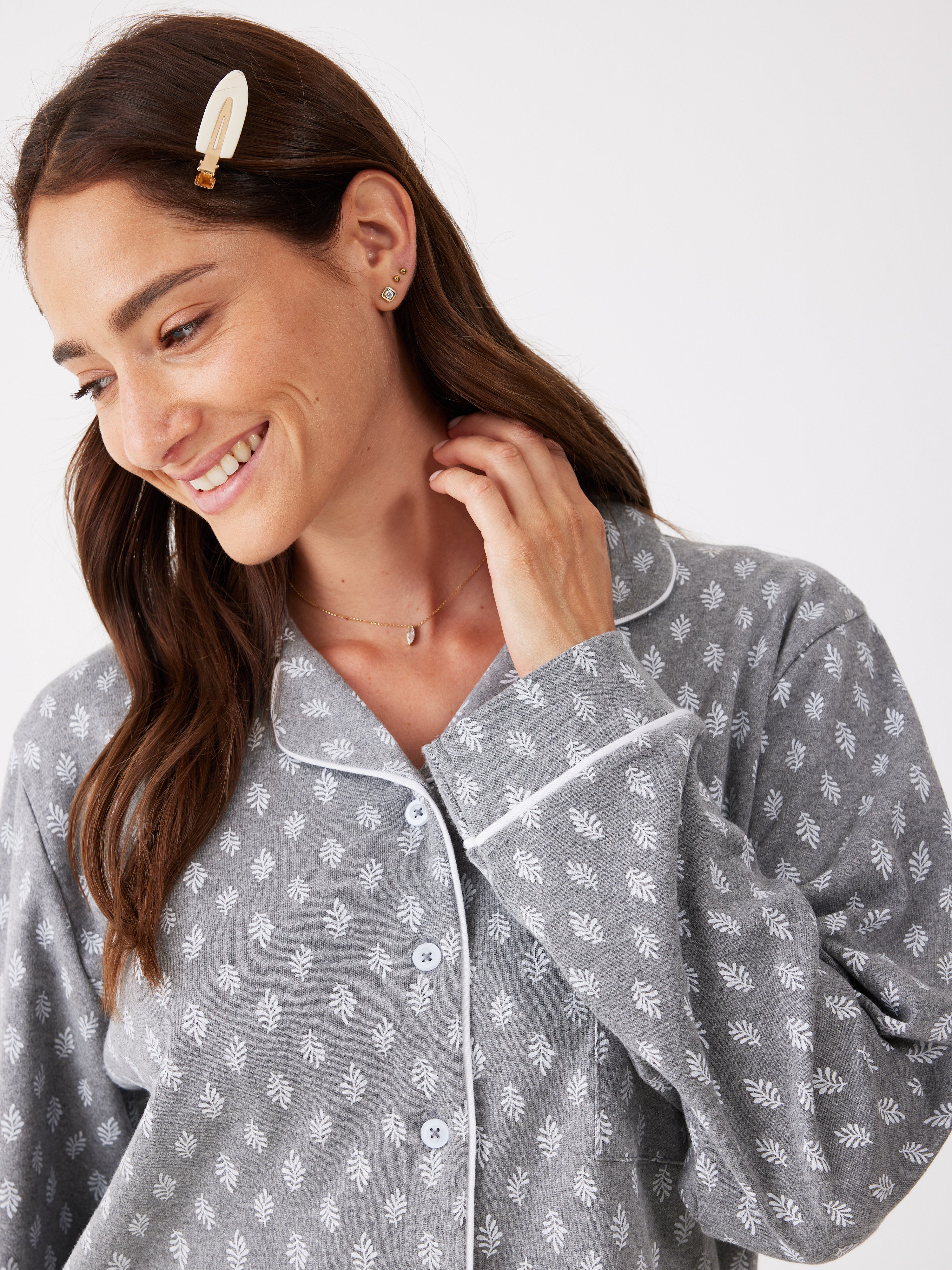 פיג'מה מכופתרת 100% כותנה עלים  - אפור