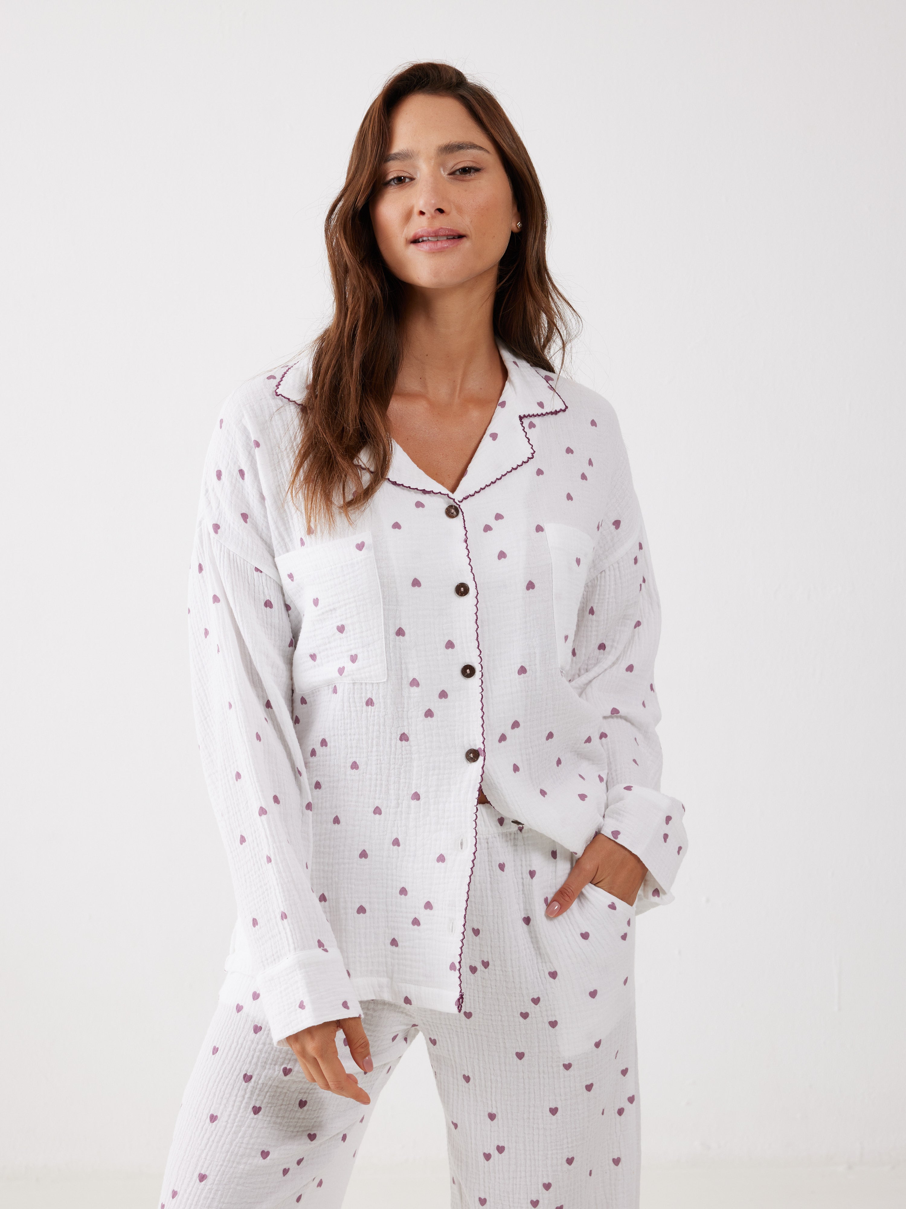 פיג'מה מכופתרת לבבות טטרה - לבן