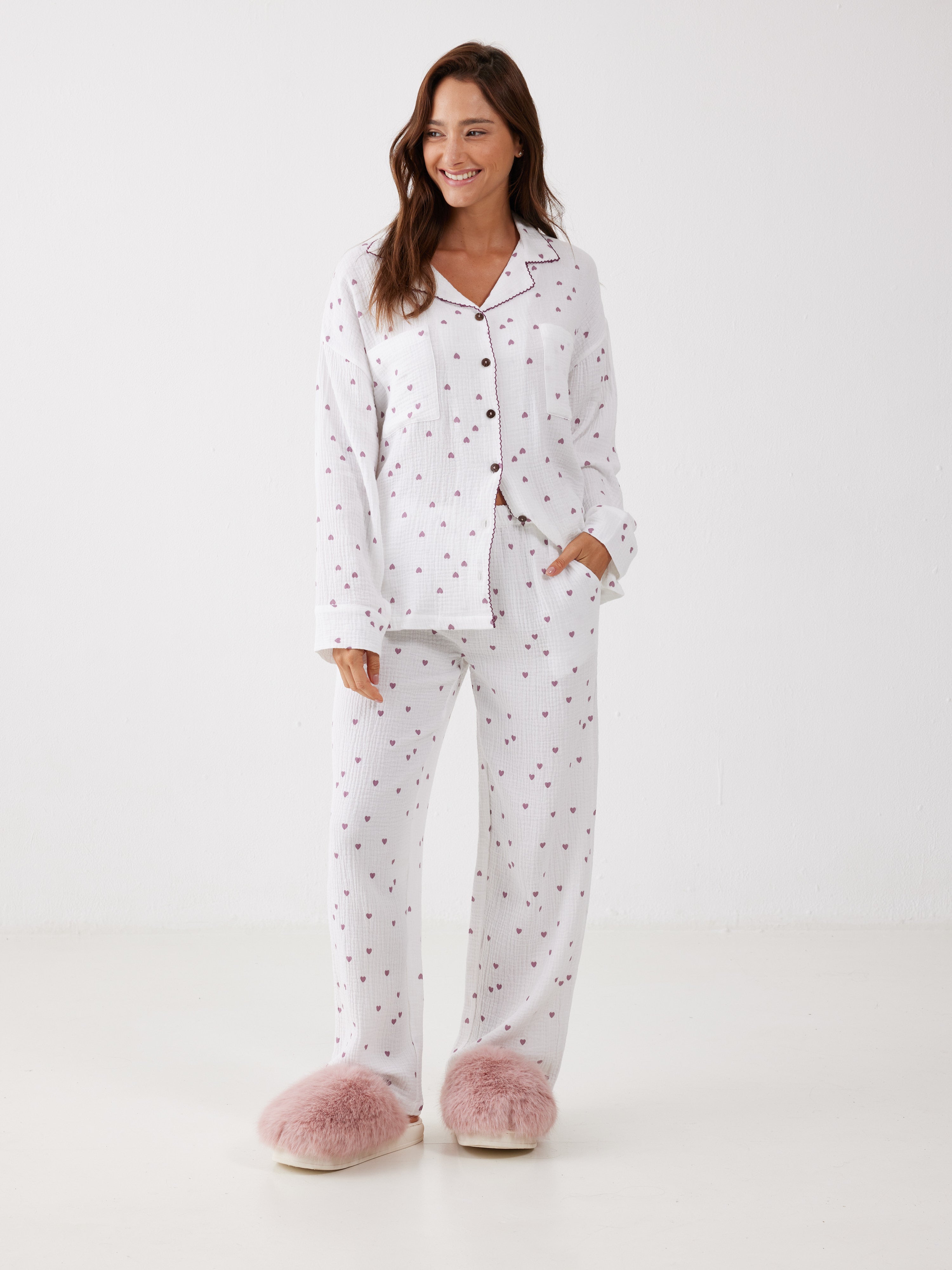 פיג'מה מכופתרת לבבות טטרה - לבן