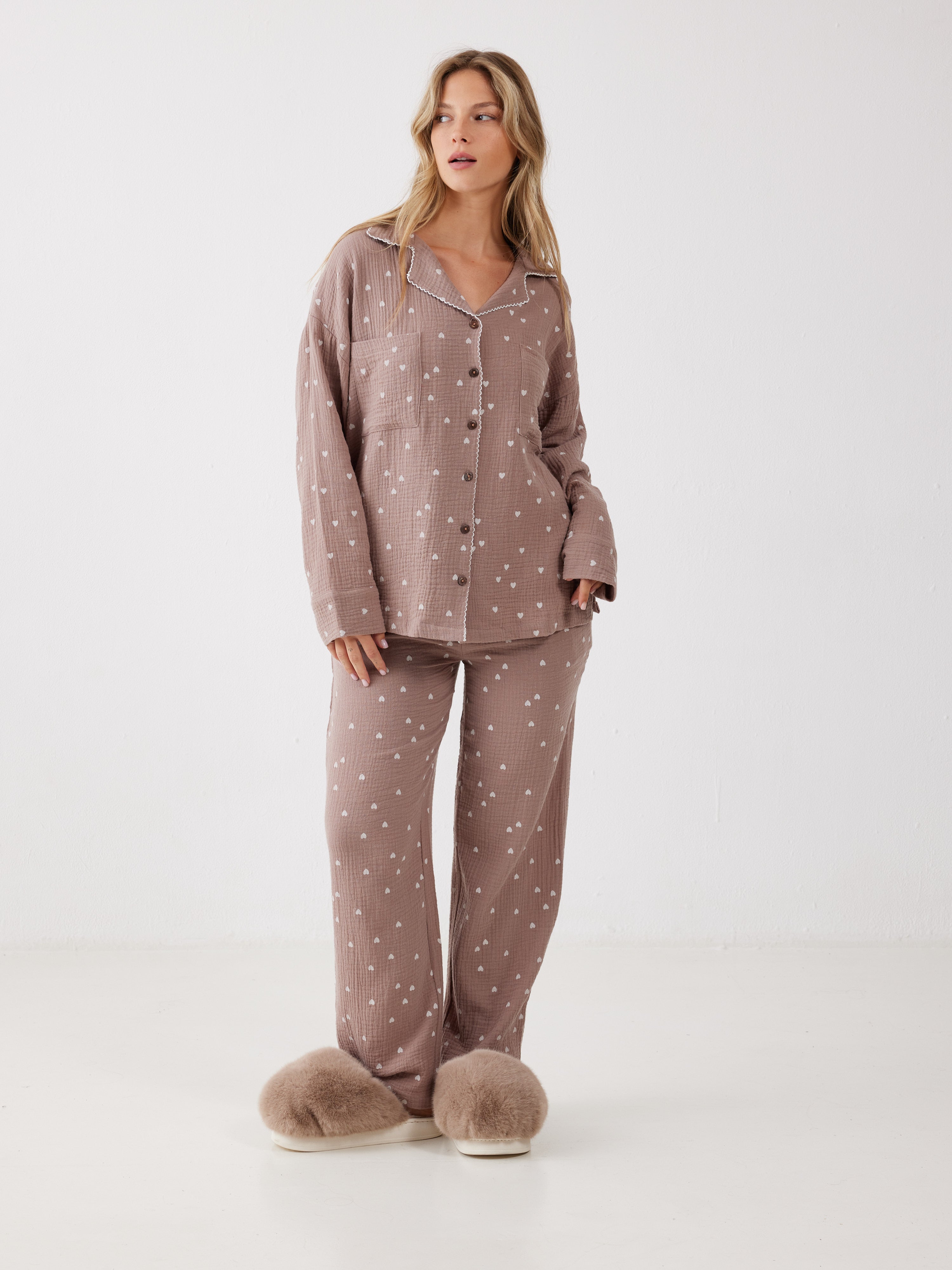 פיג'מה מכופתרת לבבות טטרה - קפה