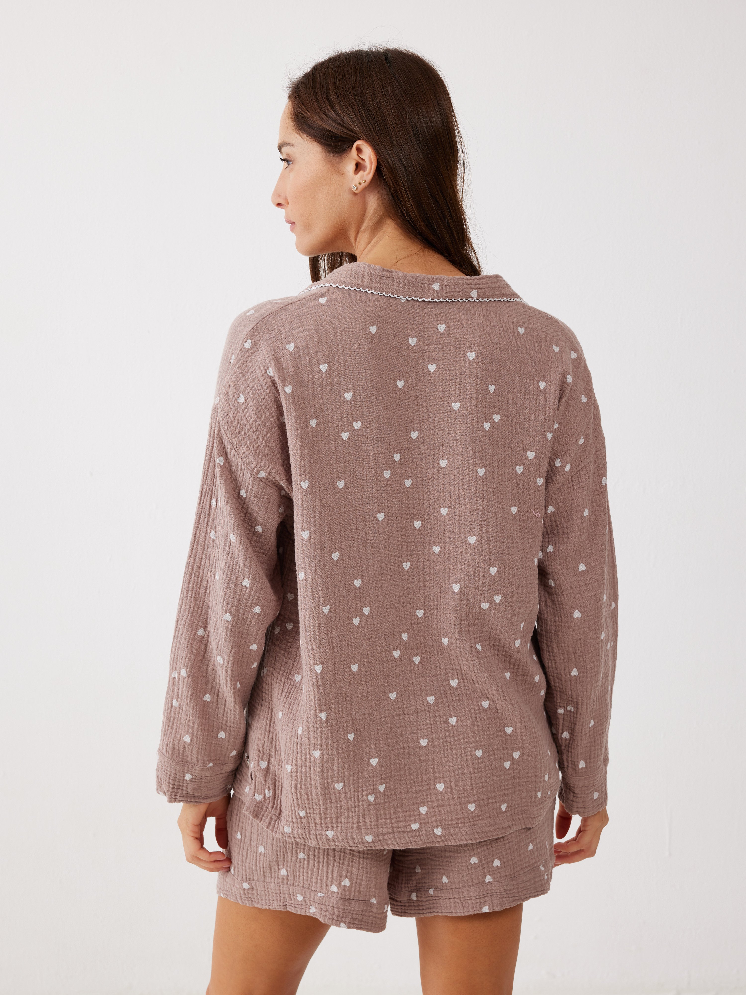 פיג'מה קצרה מכופתרת לבבות טטרה - קפה