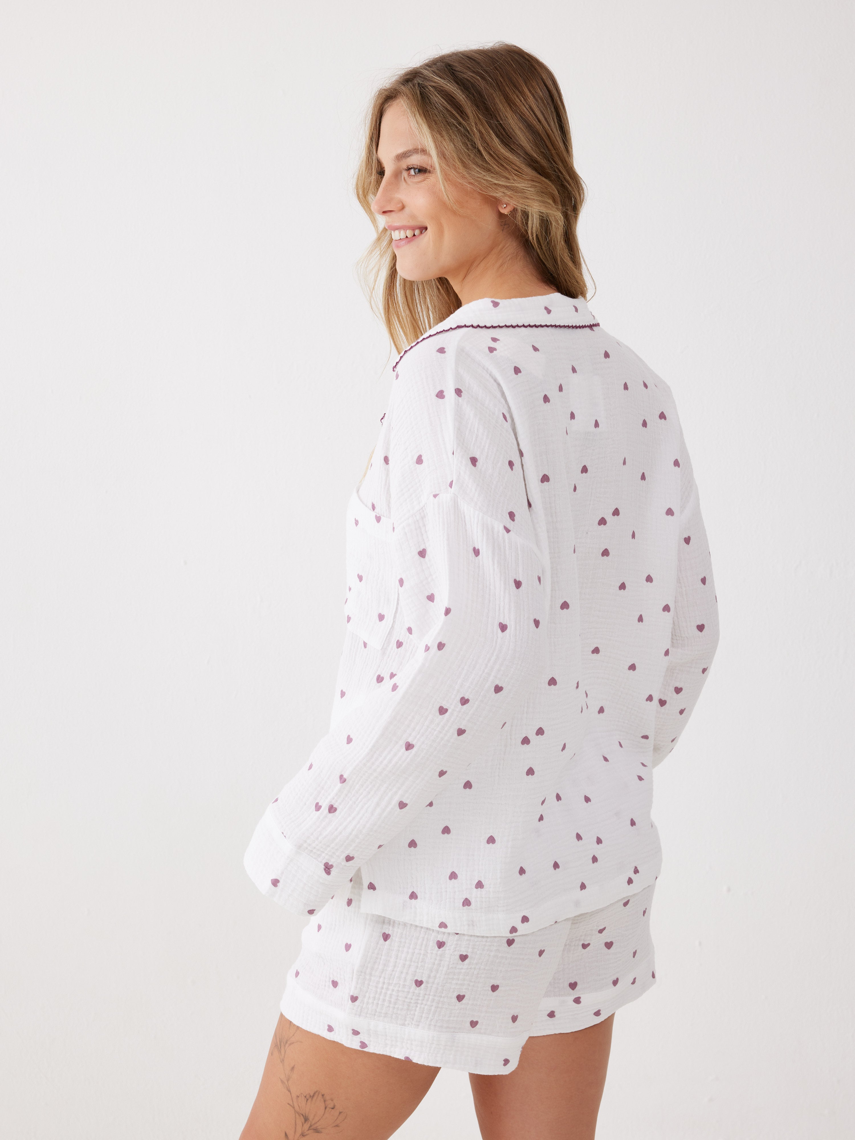 פיג'מה קצרה מכופתרת לבבות טטרה - לבן
